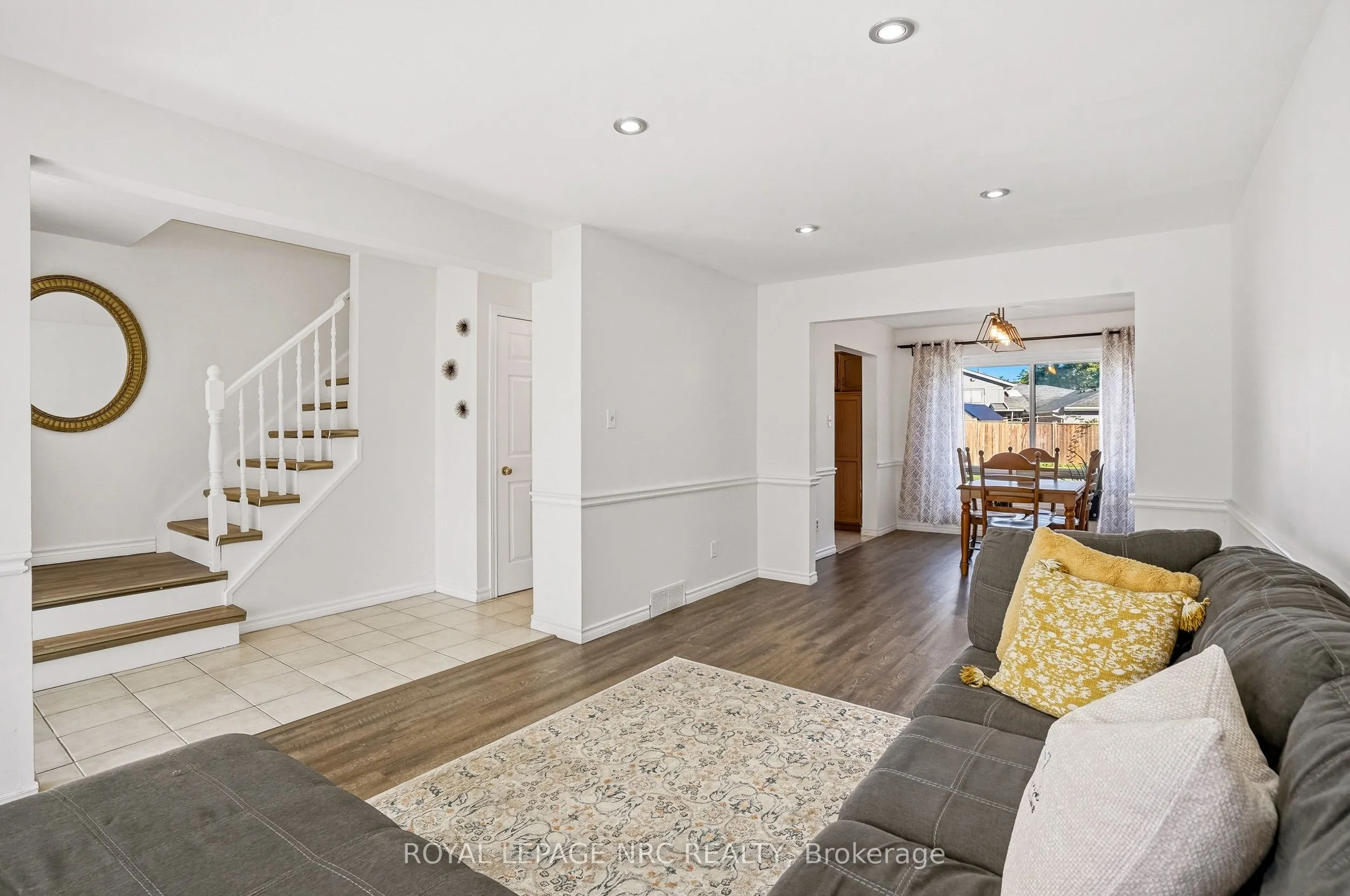6033 Wildrose Crescent