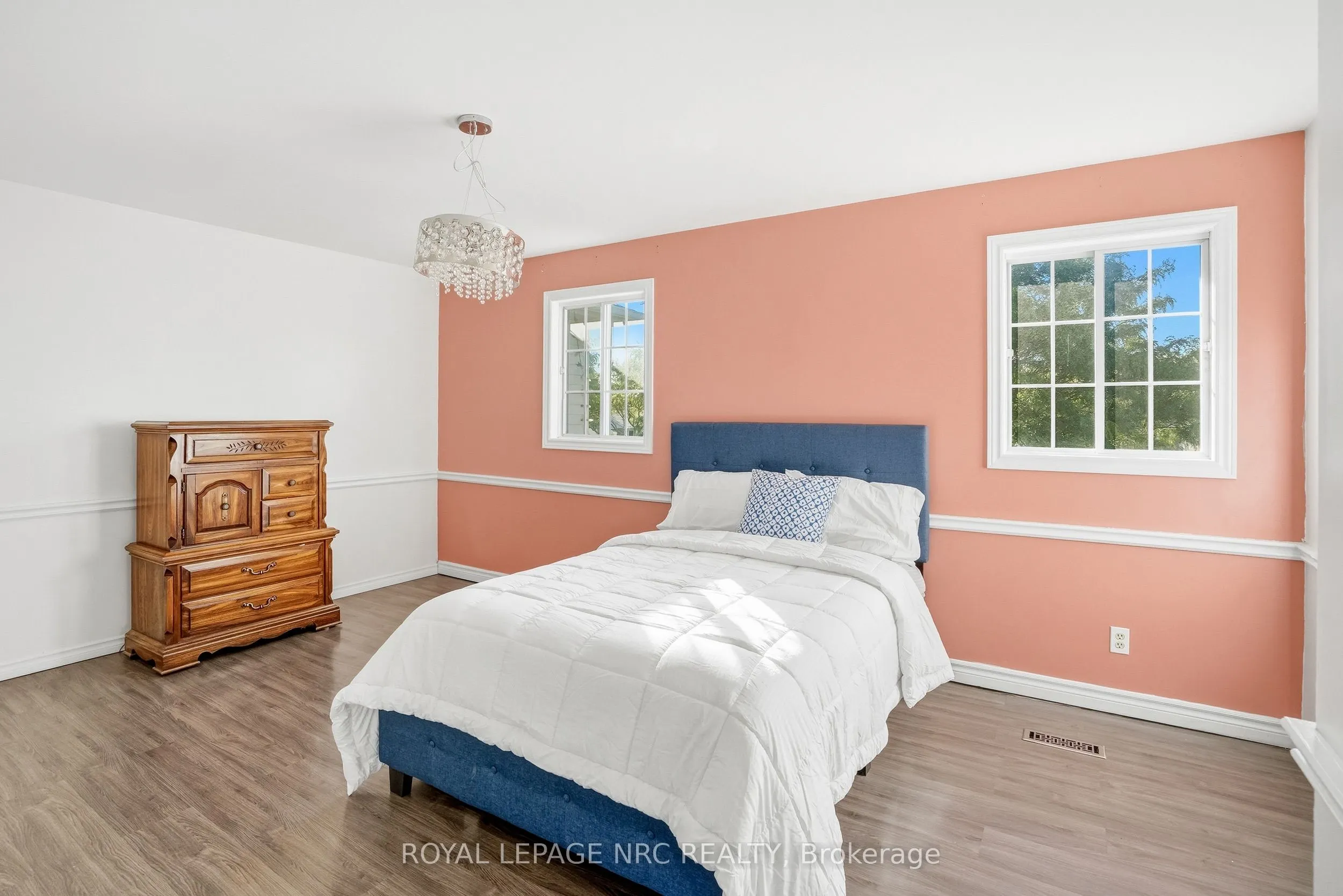 6033 Wildrose Crescent