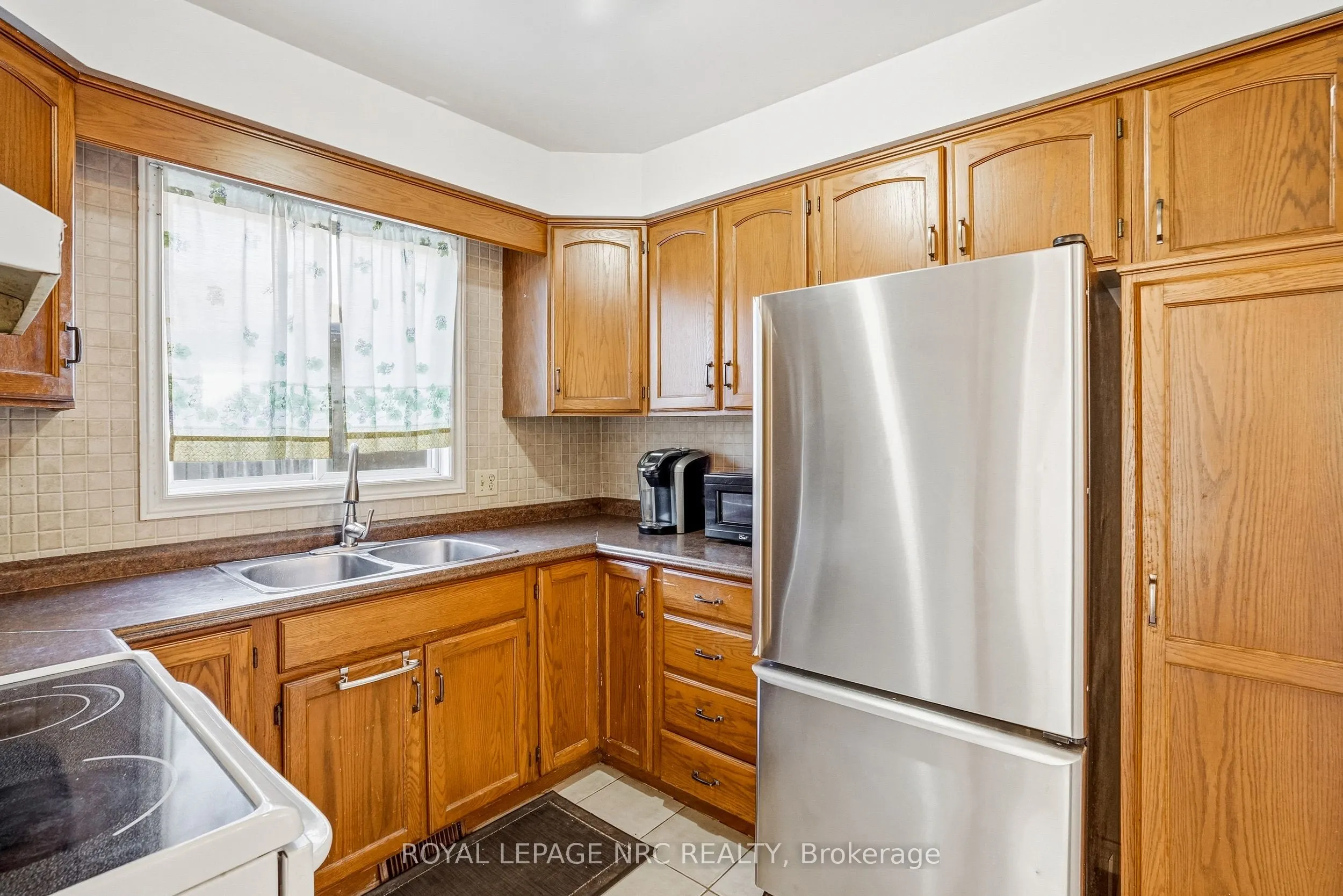 6033 Wildrose Crescent