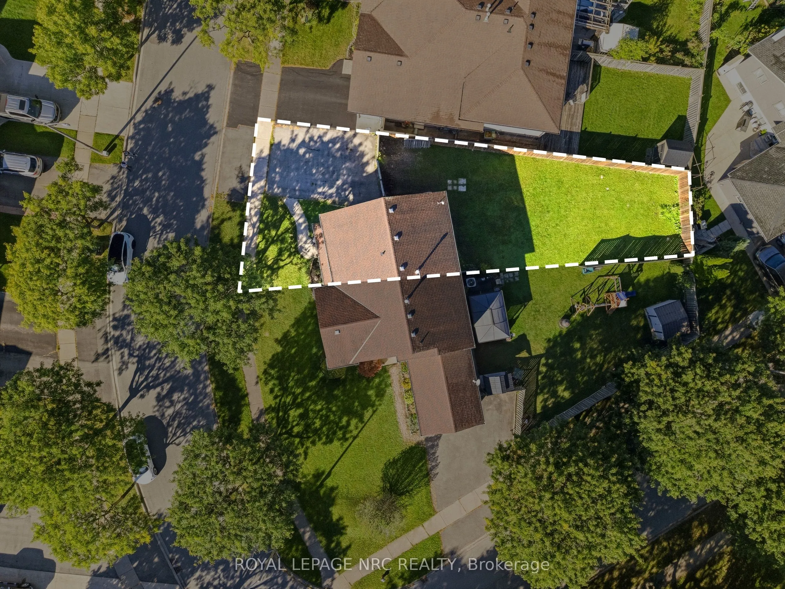 6033 Wildrose Crescent