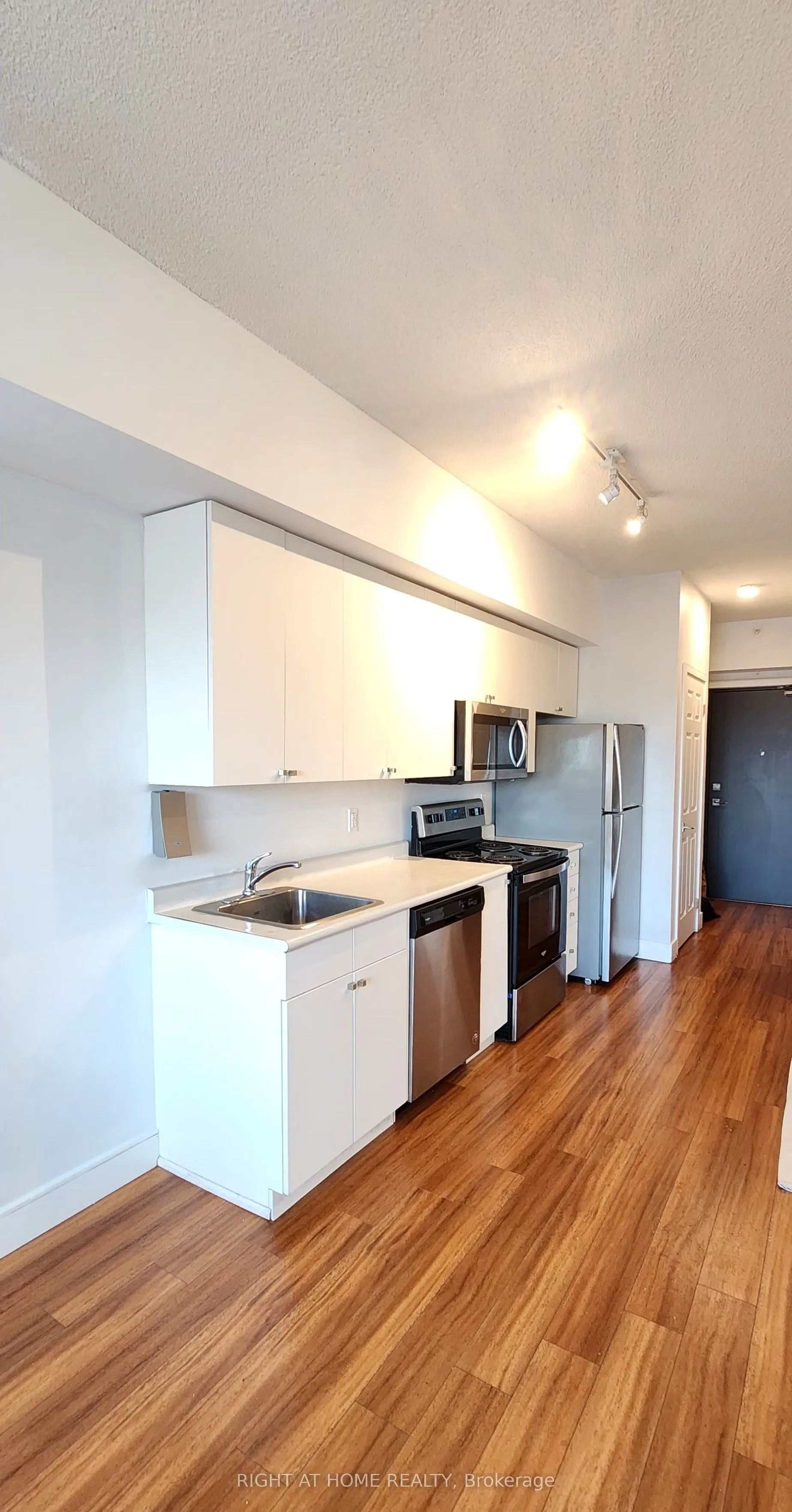 1 Wellington Street #513