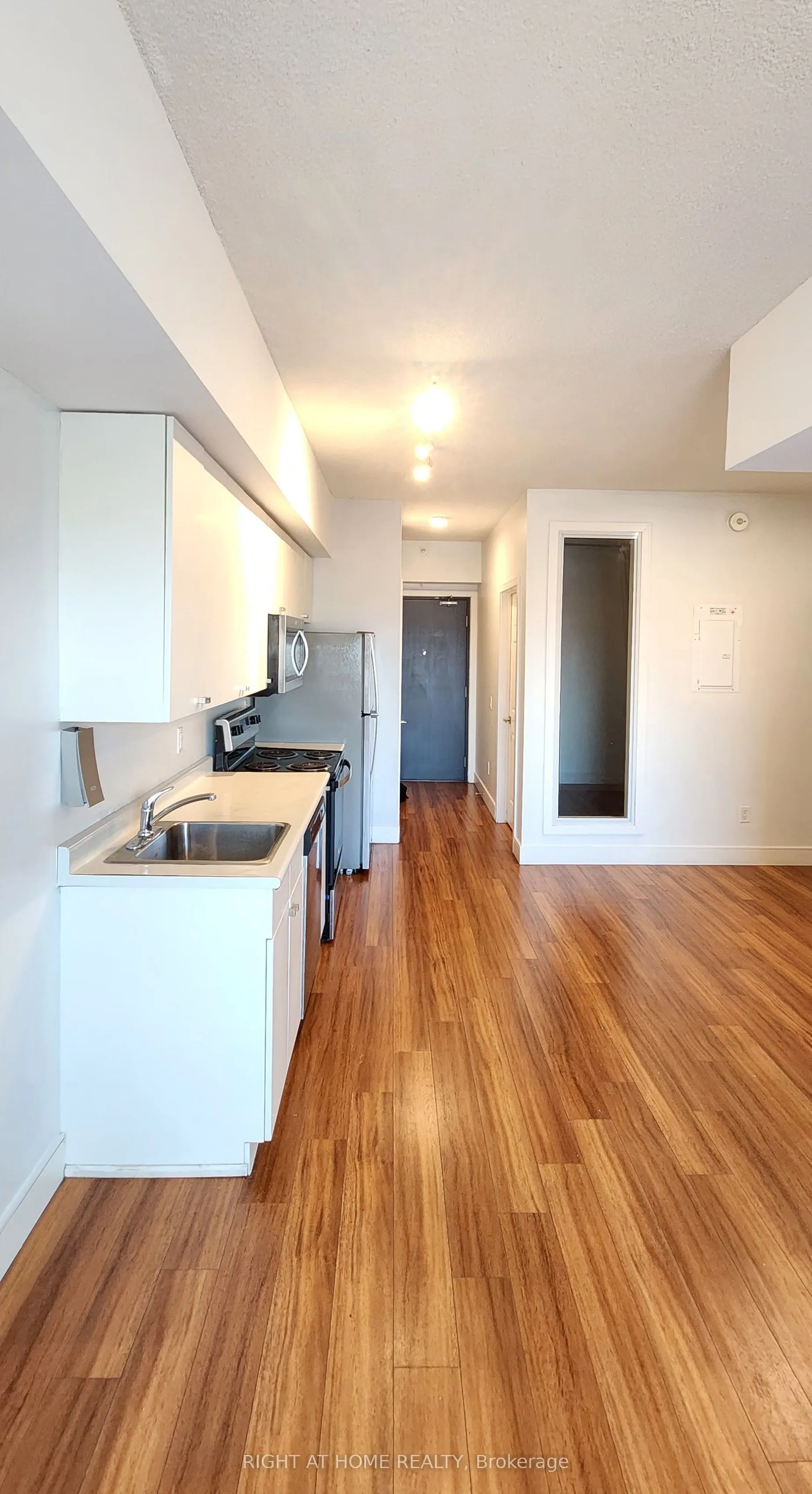 1 Wellington Street #513