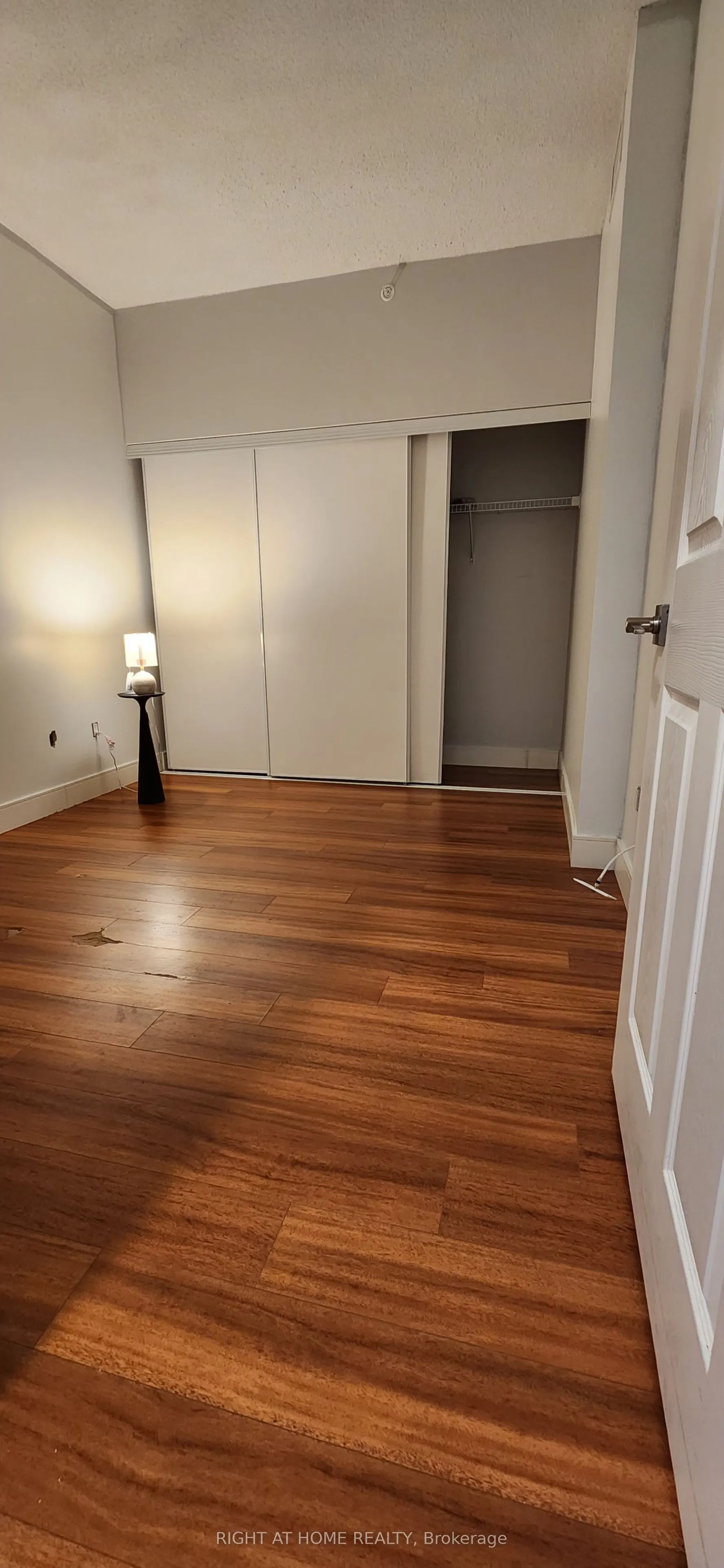 1 Wellington Street #513