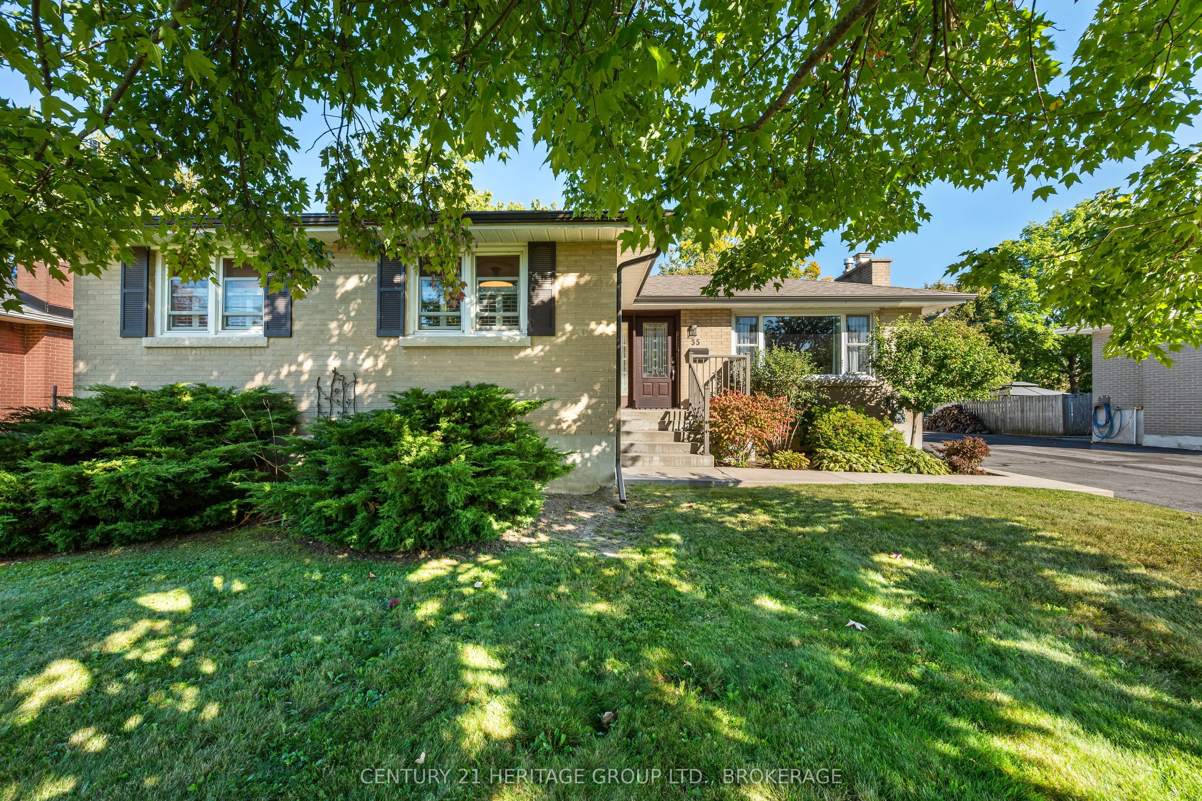 35 Loyalist Avenue