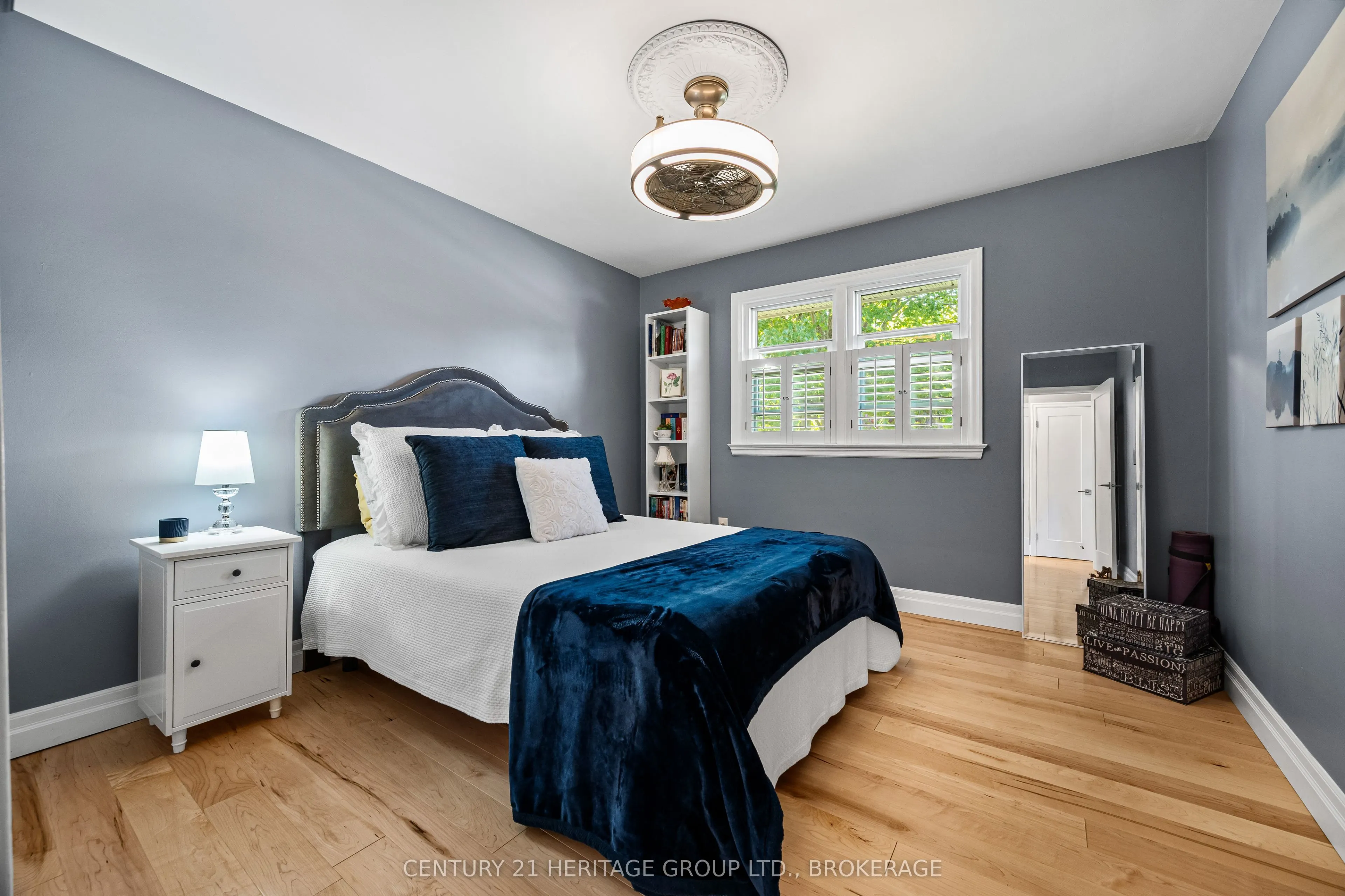 35 Loyalist Avenue