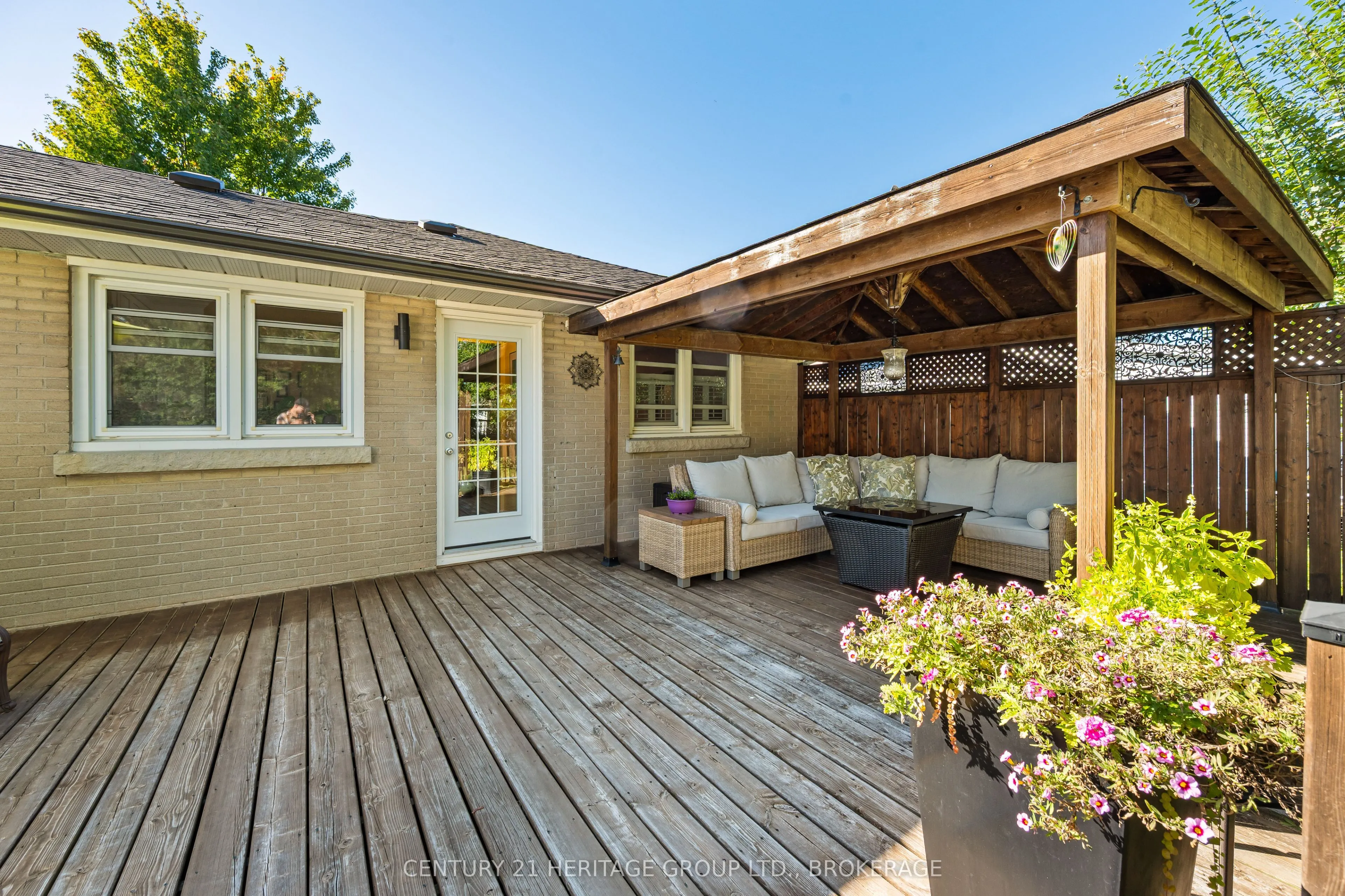 35 Loyalist Avenue