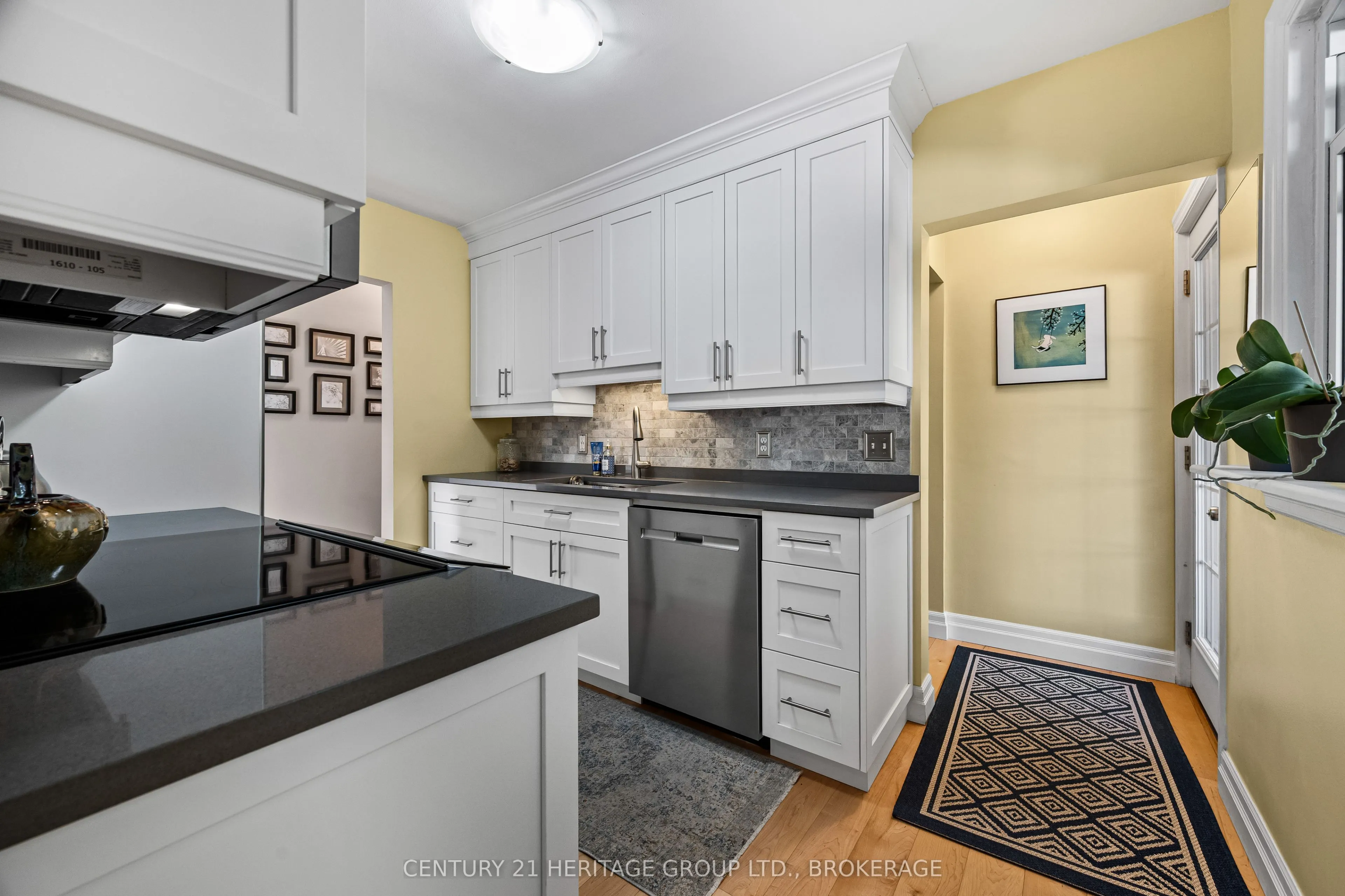 35 Loyalist Avenue