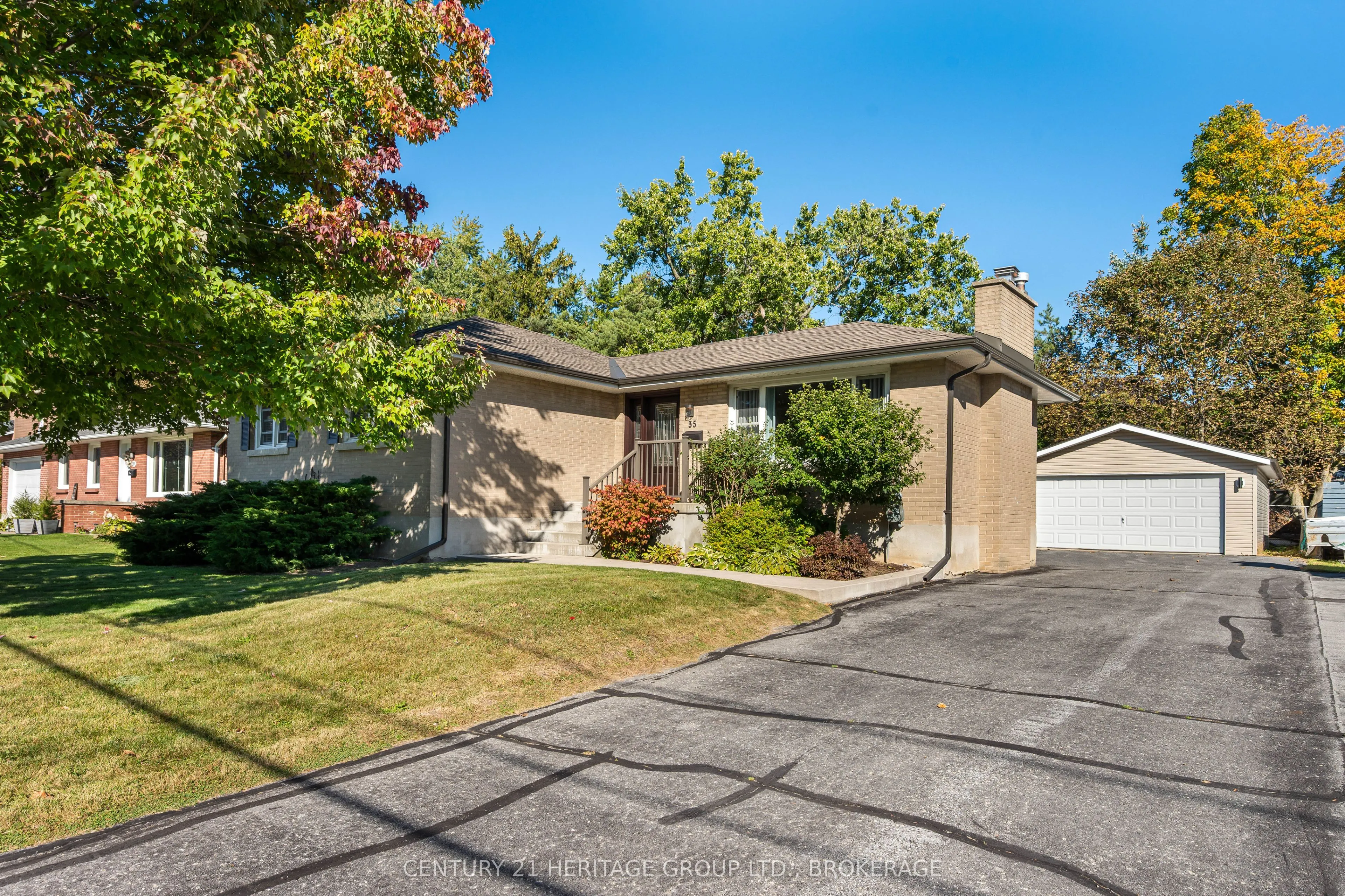 35 Loyalist Avenue