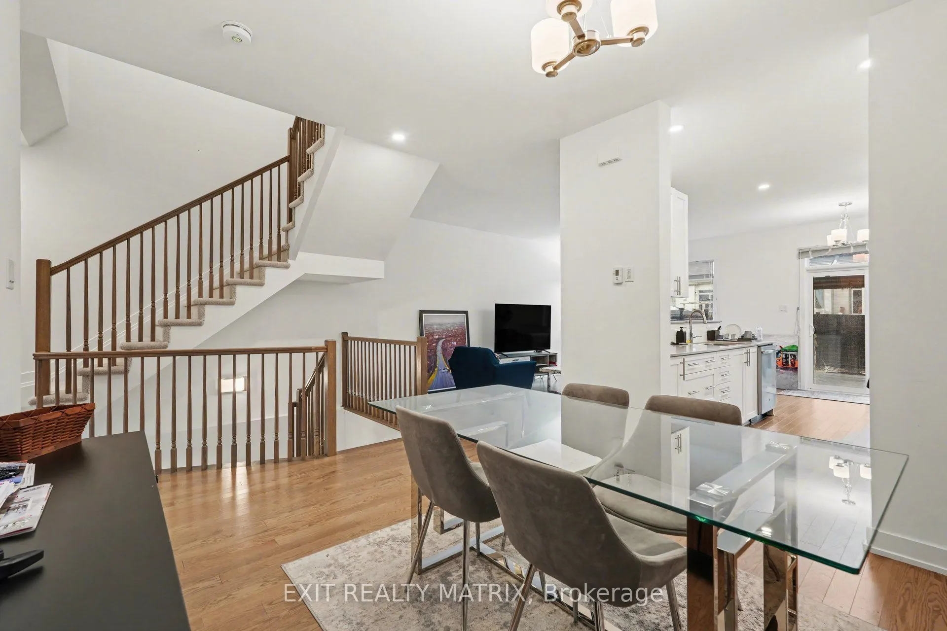 656 Putney Crescent