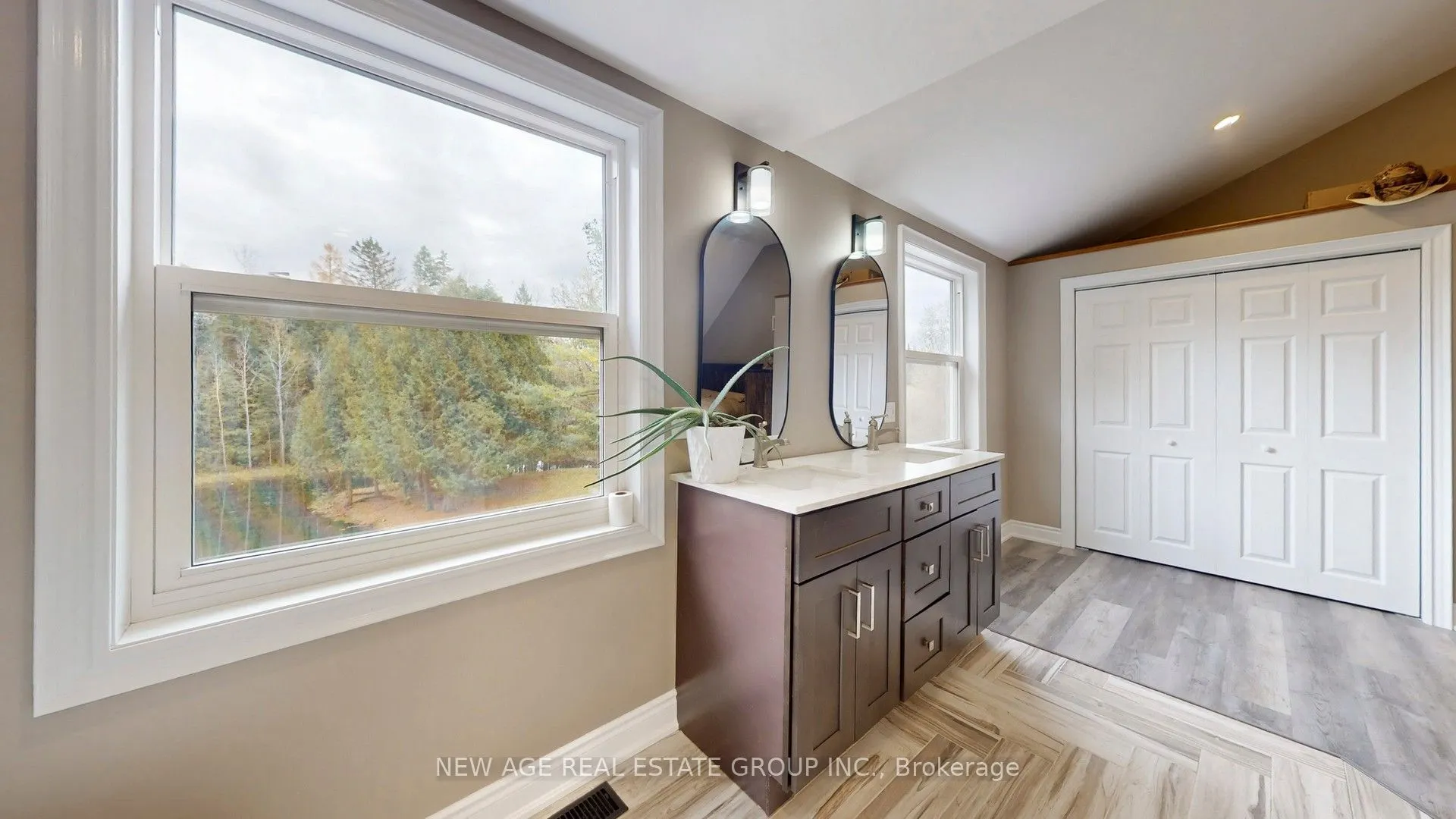 9045 Sideroad 17