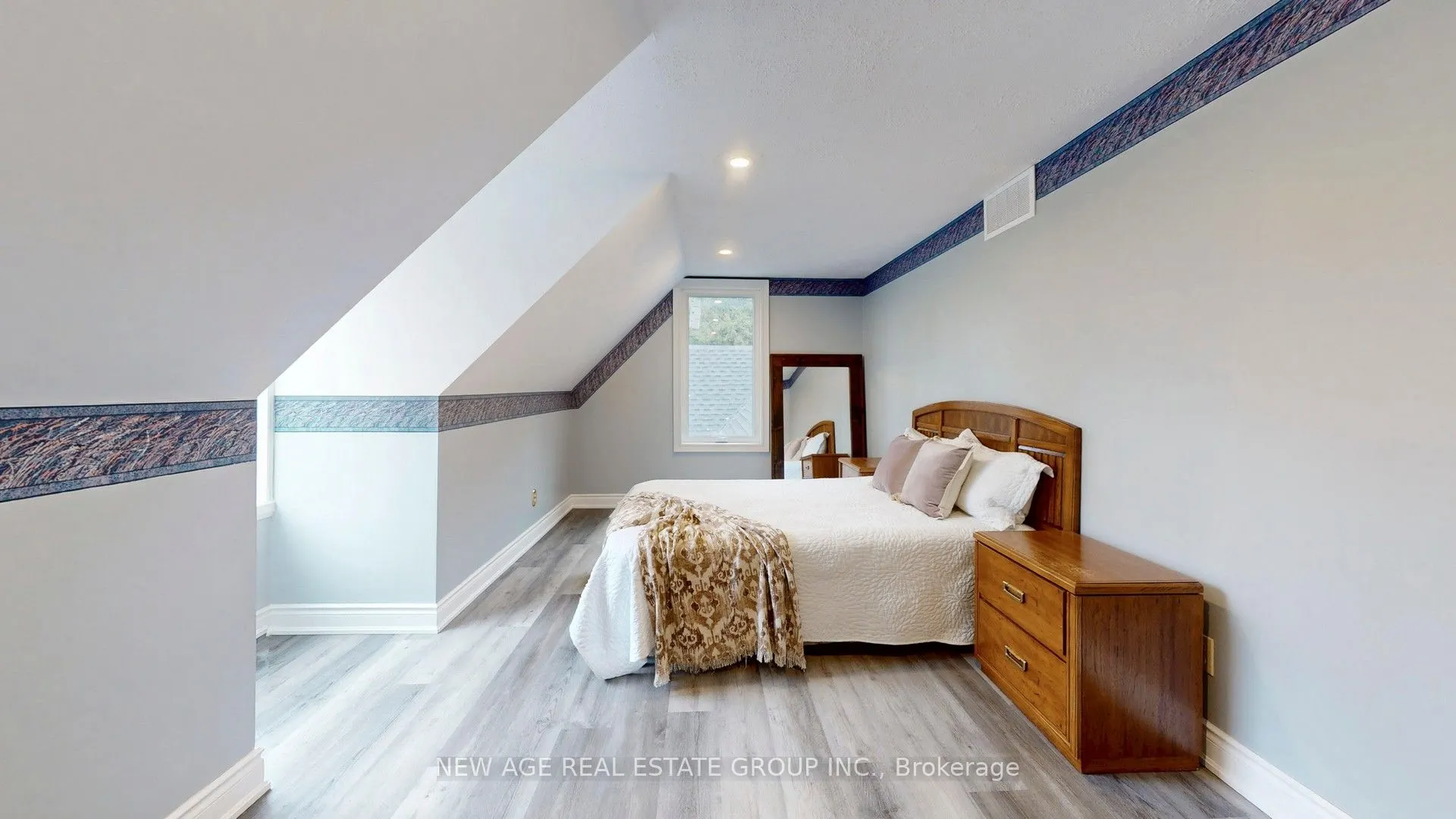 9045 Sideroad 17