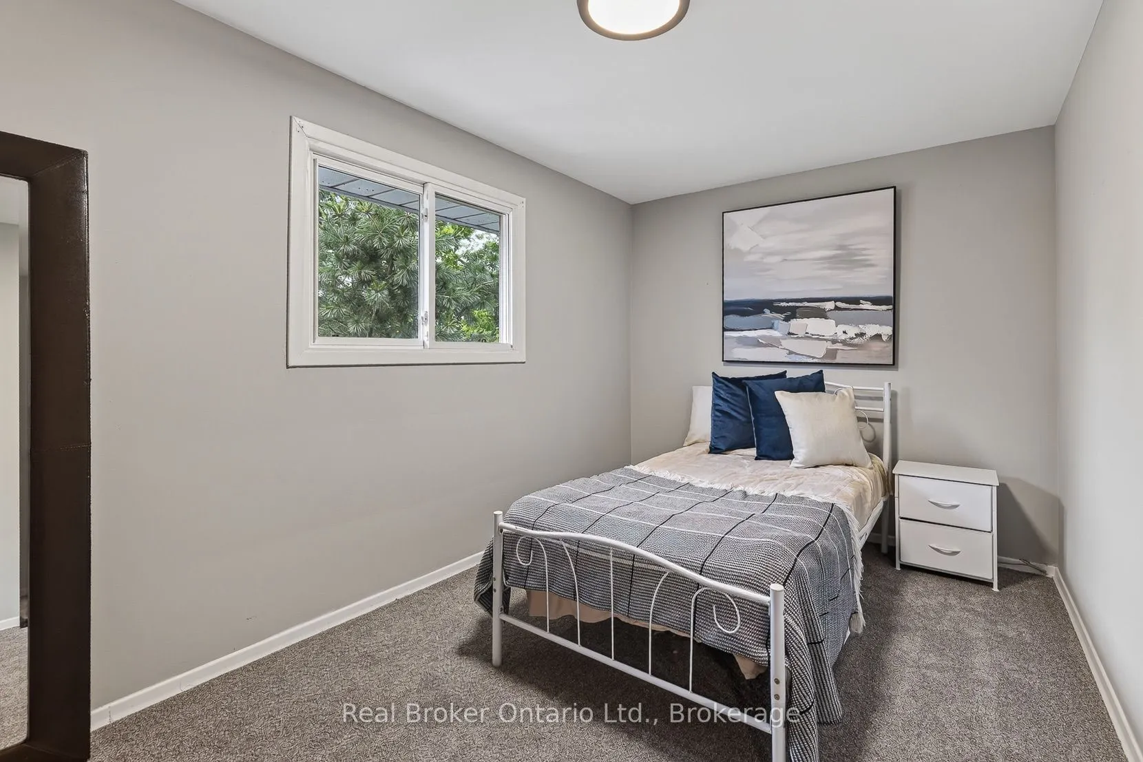 5 Gardiner Place