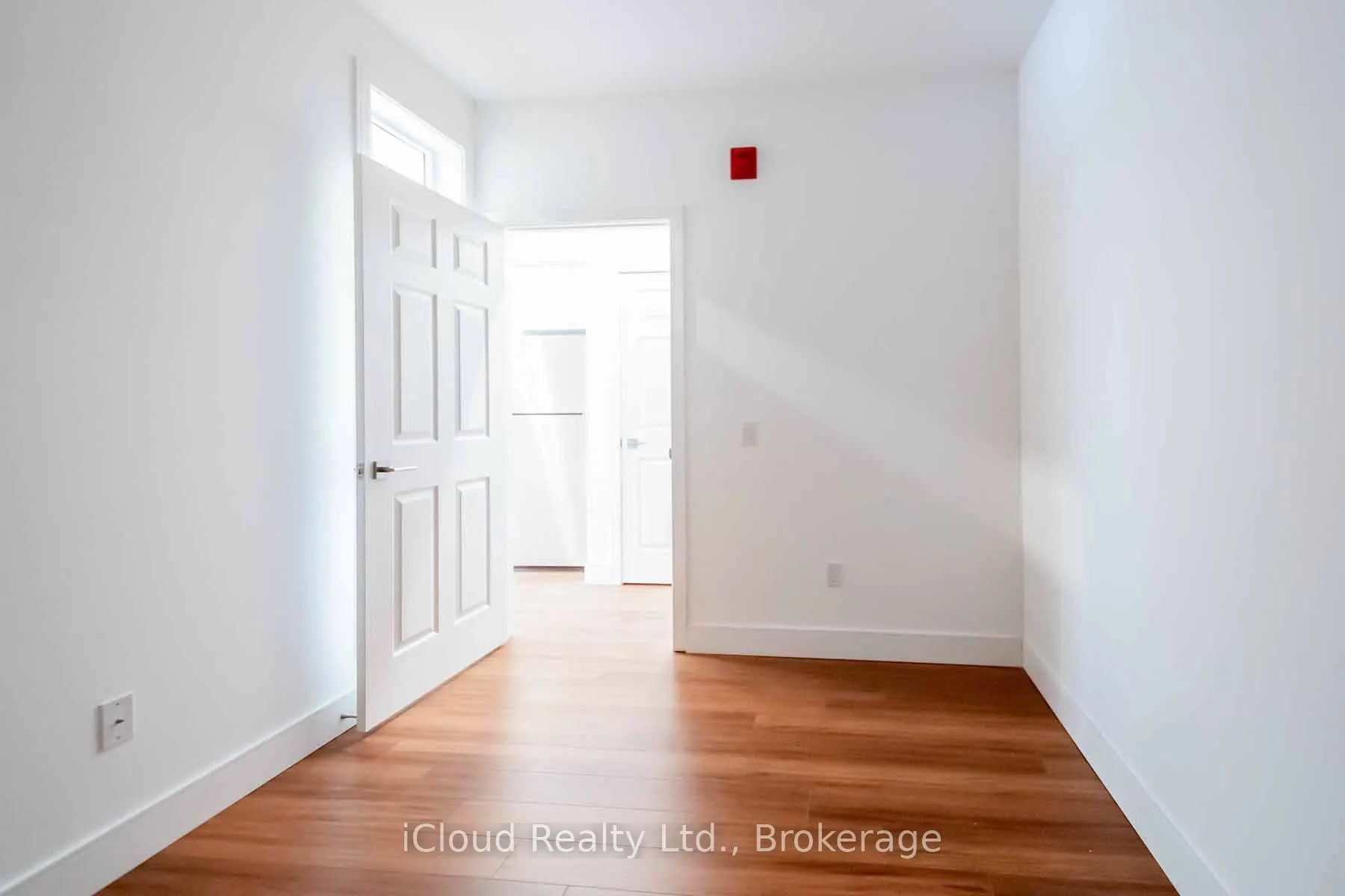 1 Wellington Street #806