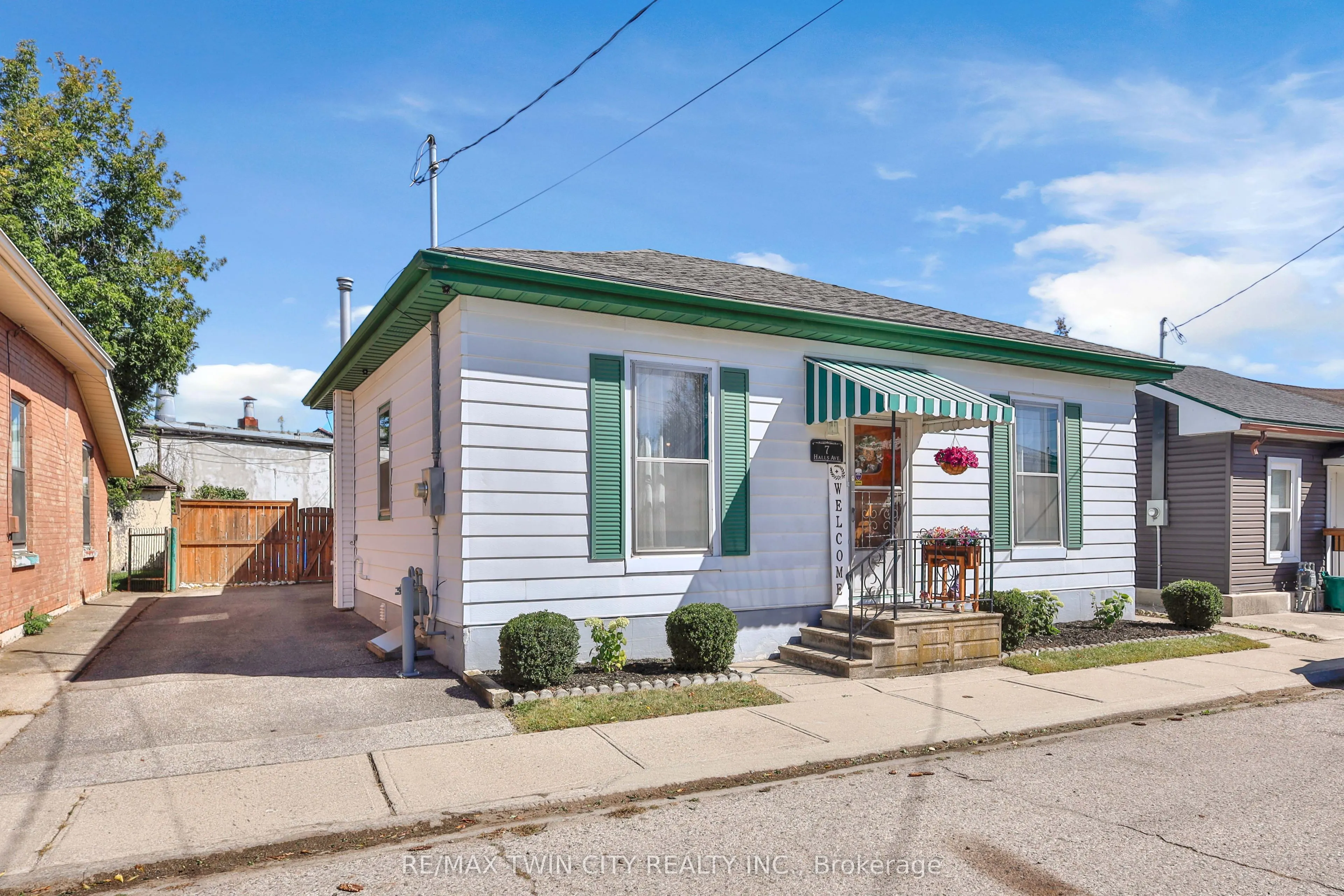 7 Halls Avenue