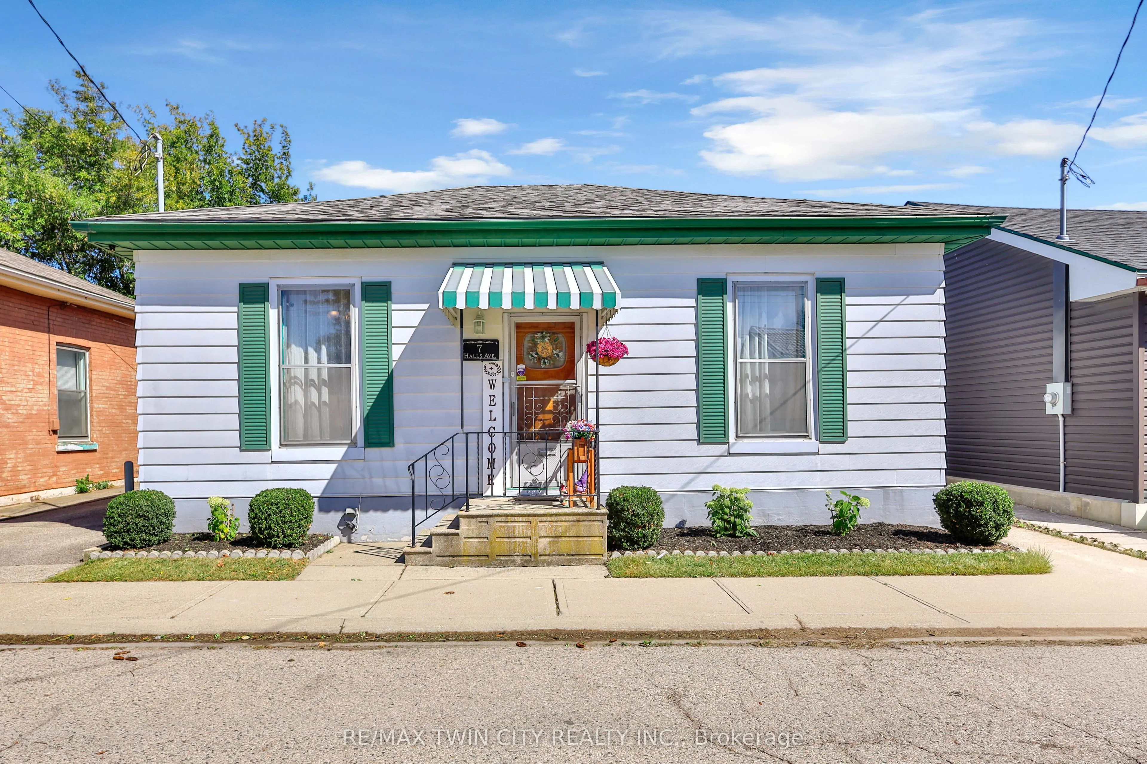 7 Halls Avenue