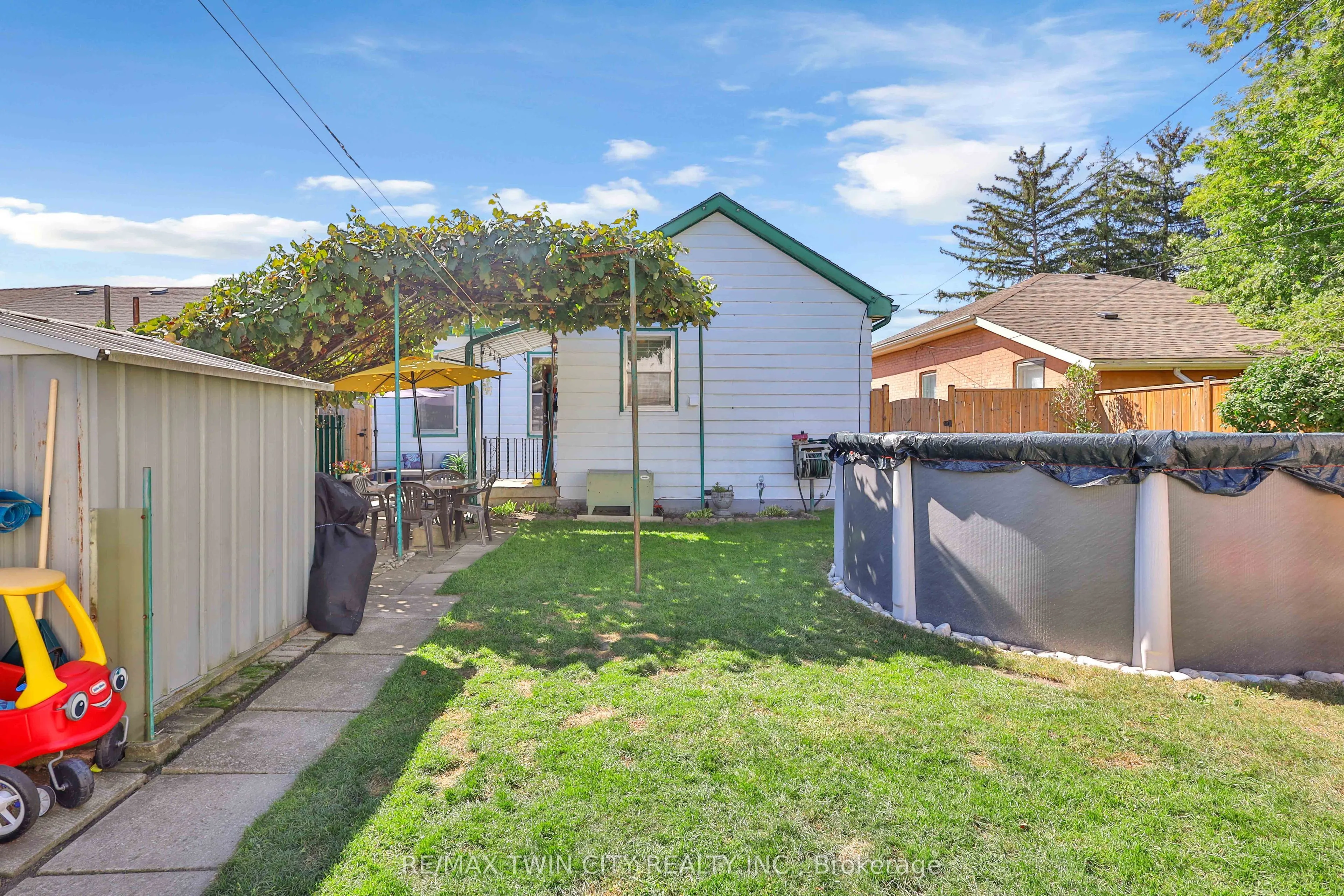 7 Halls Avenue