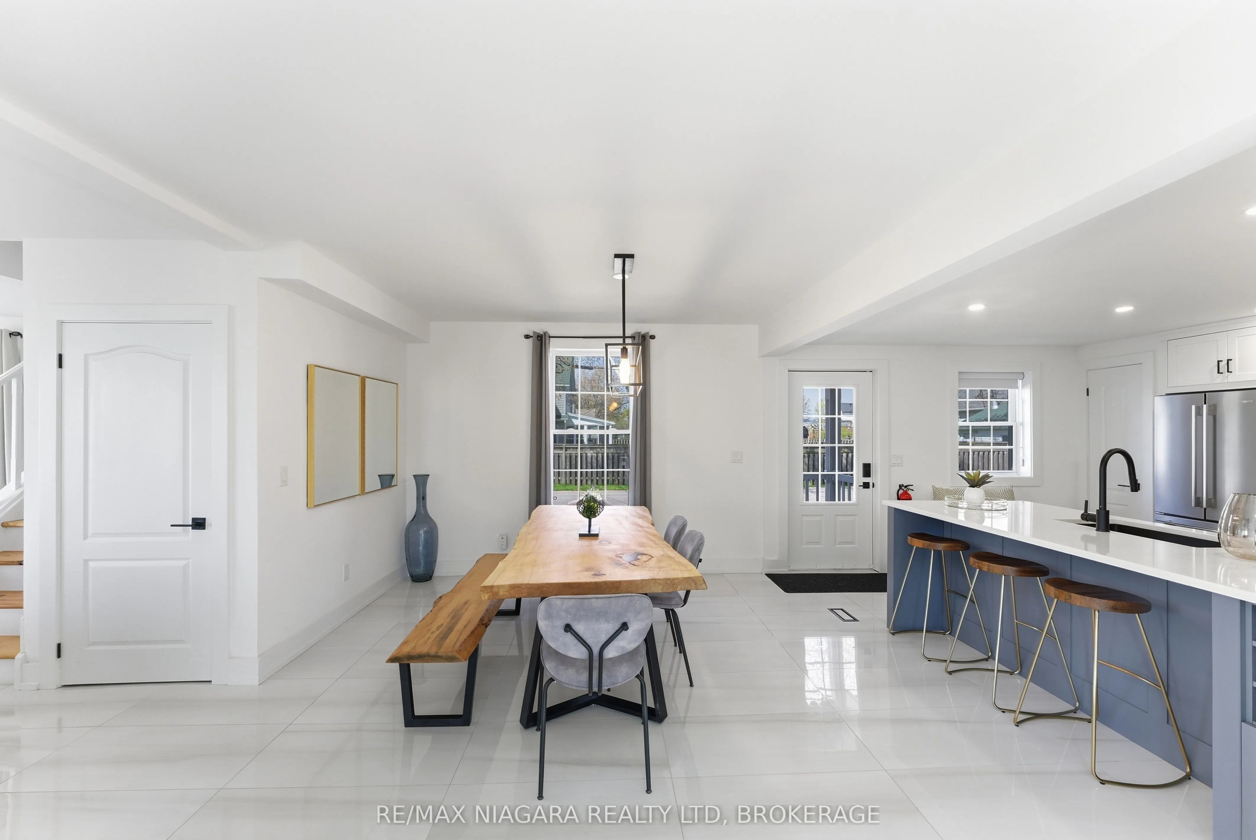 616 Lakeshore Road