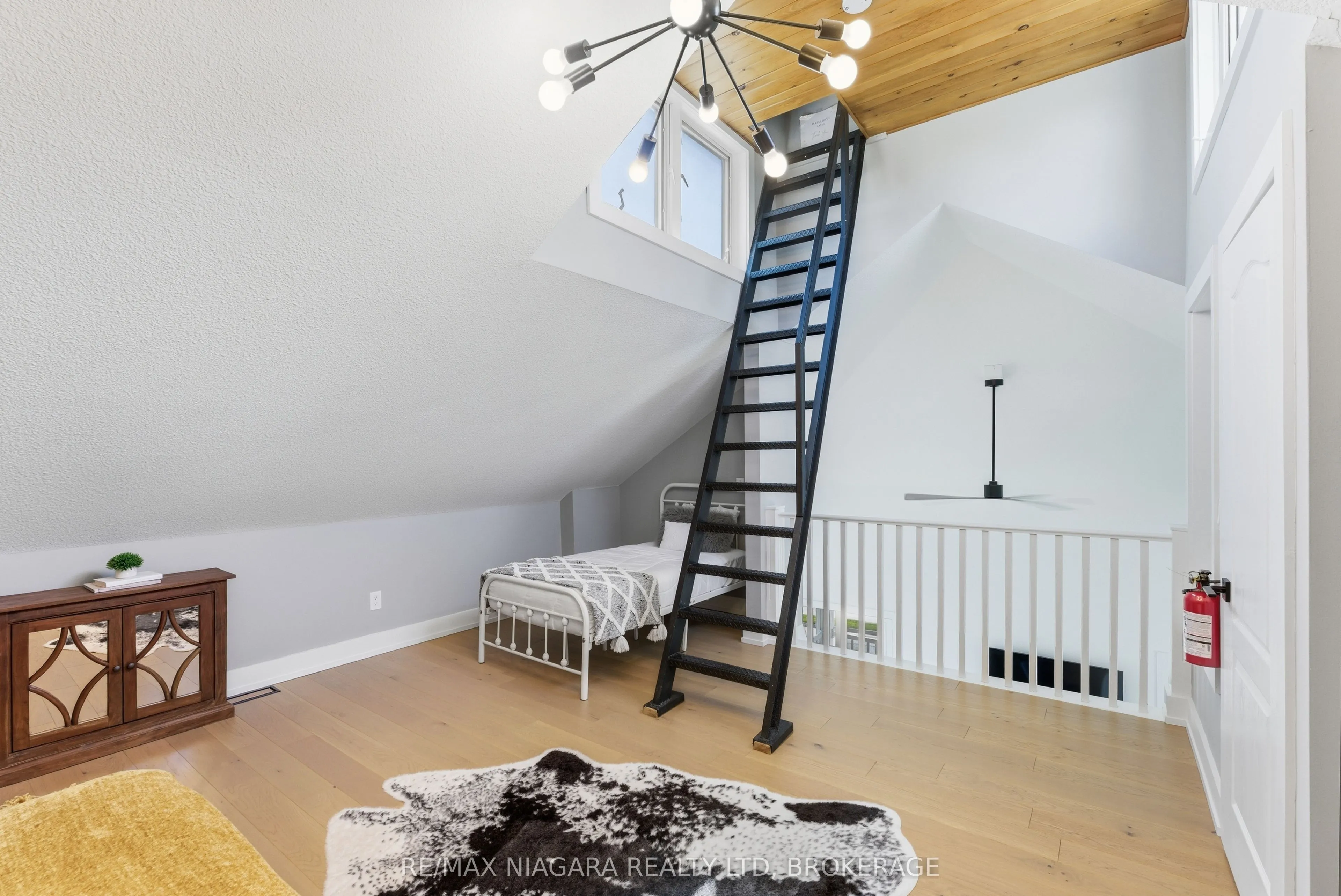 616 Lakeshore Road