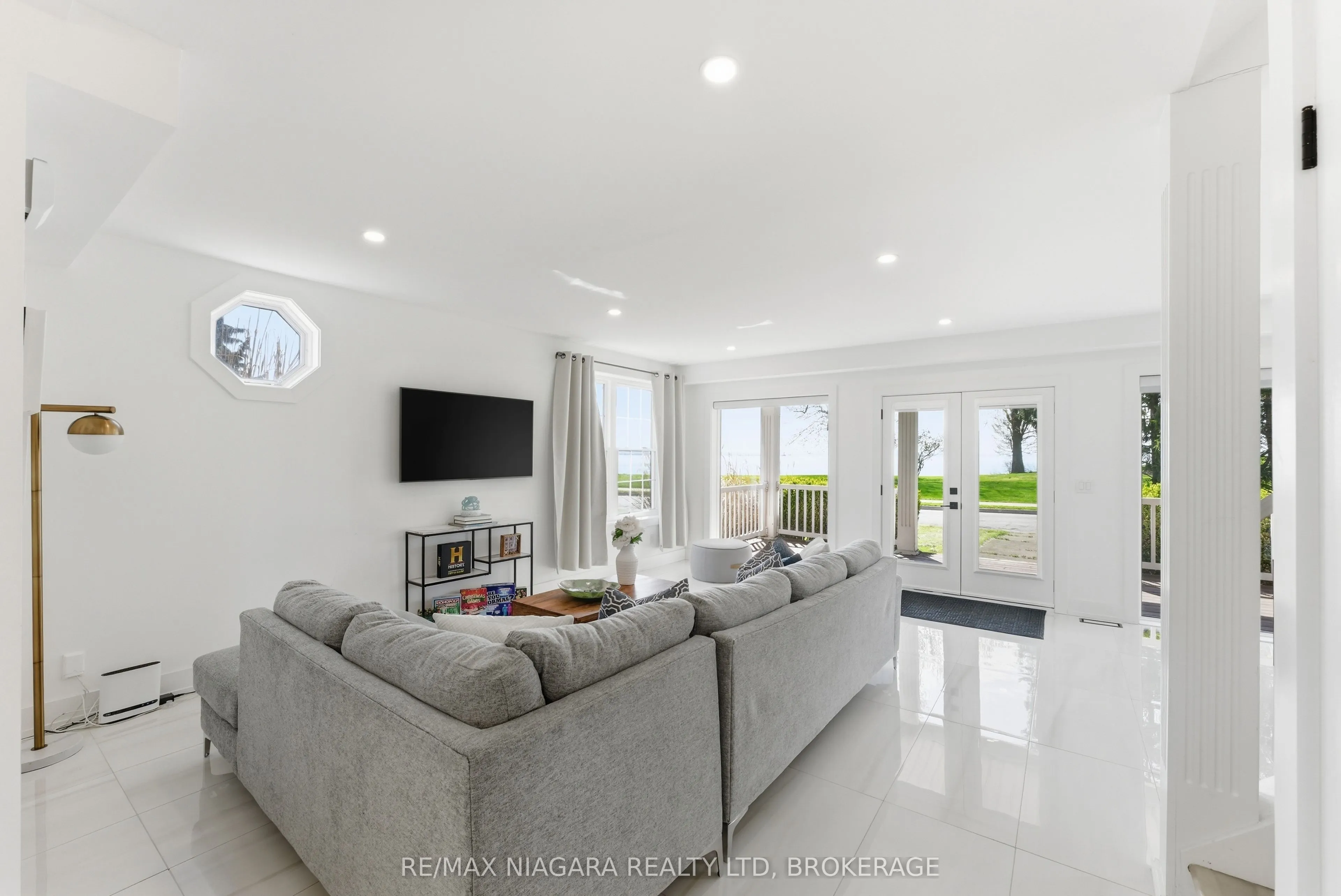 616 Lakeshore Road