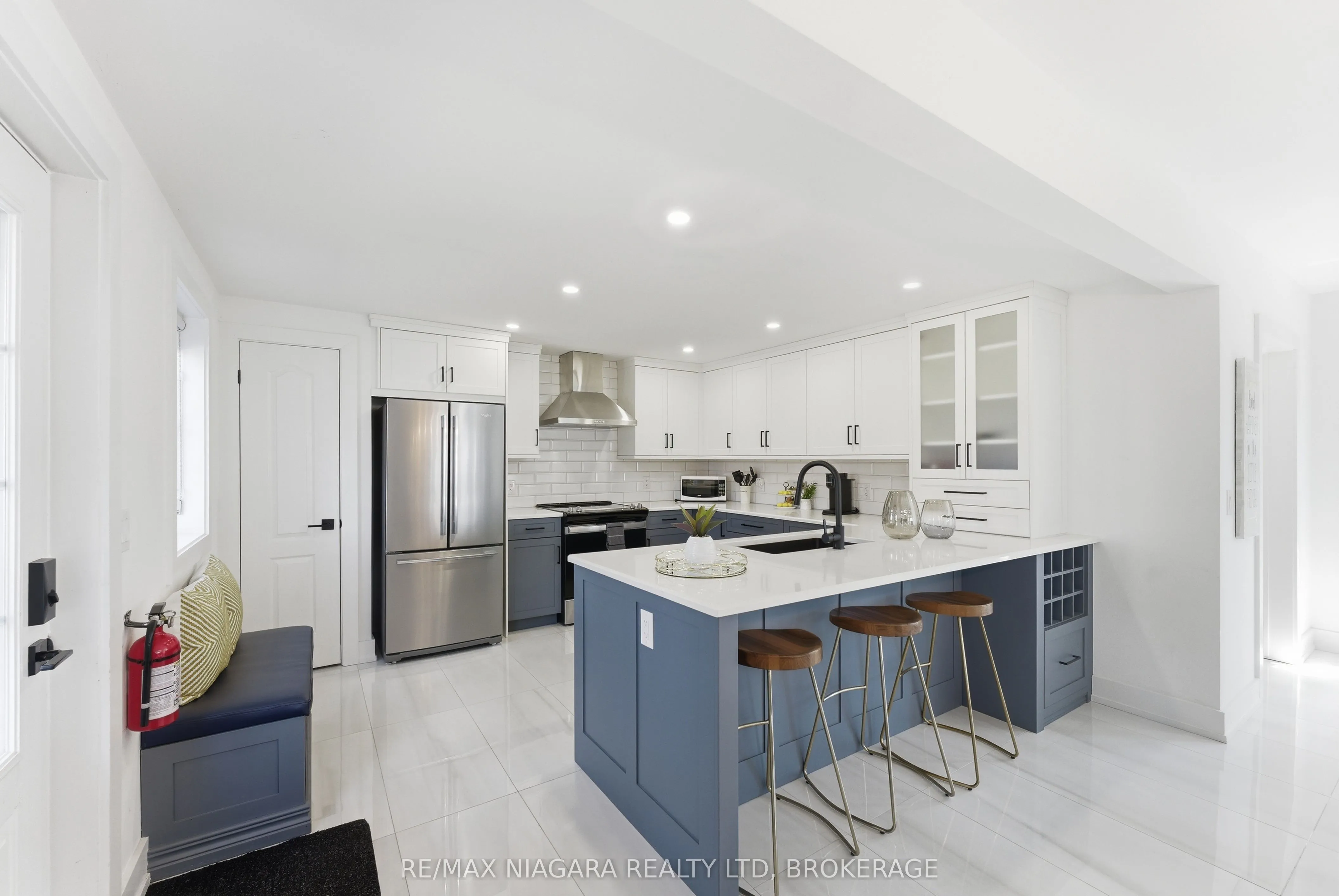 616 Lakeshore Road