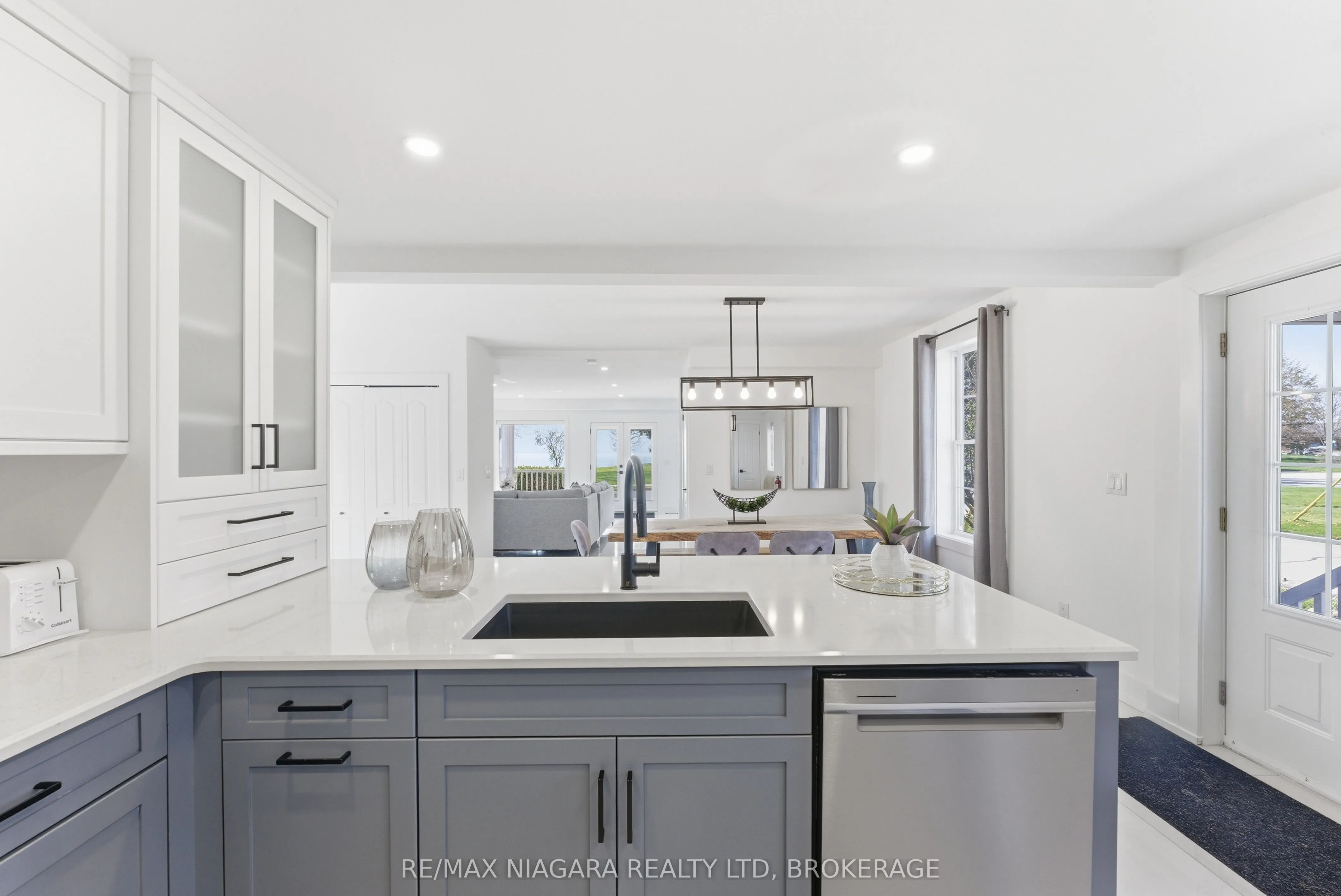 616 Lakeshore Road