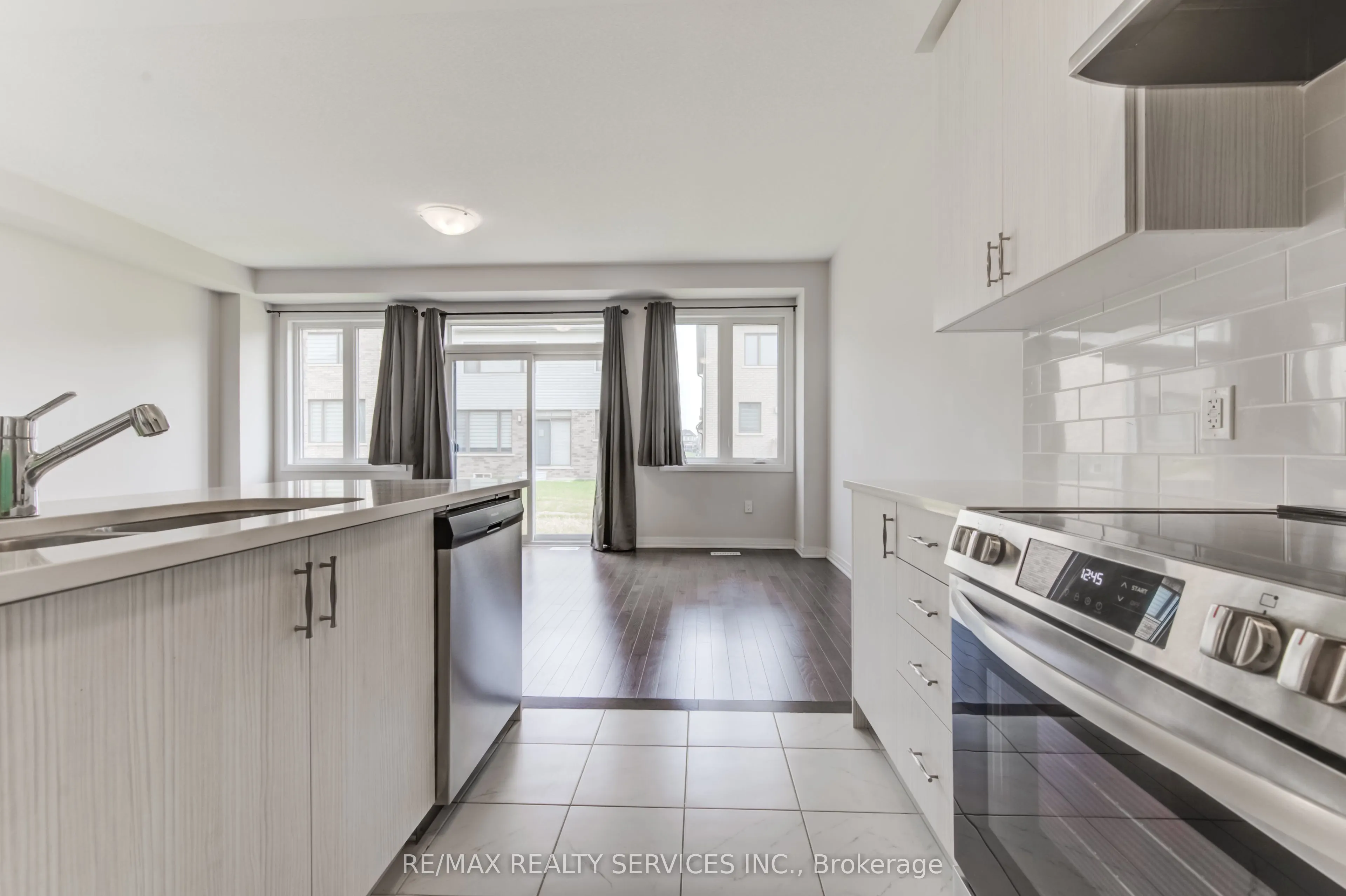 73 Prince Phillip Boulevard