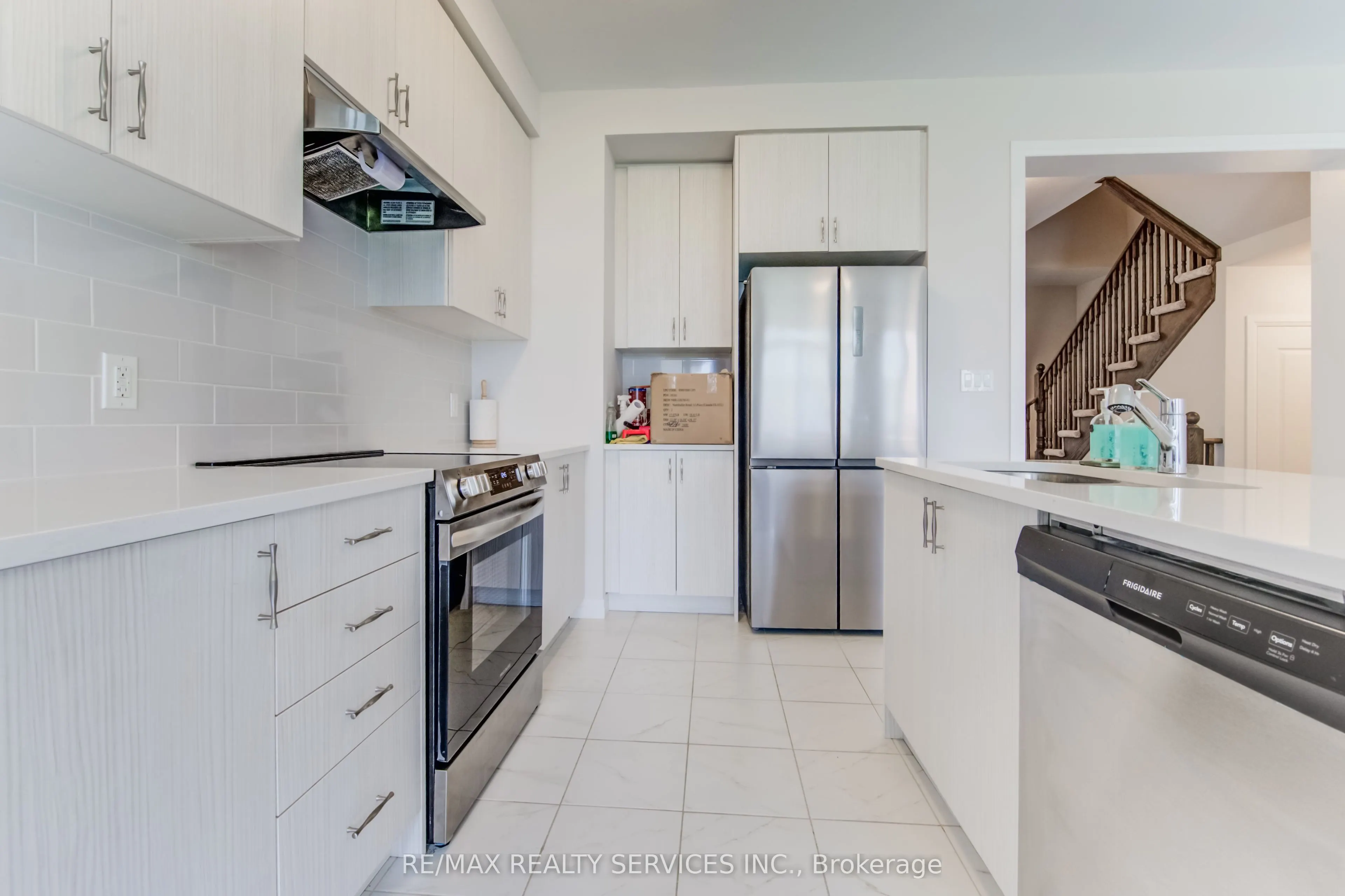 73 Prince Phillip Boulevard