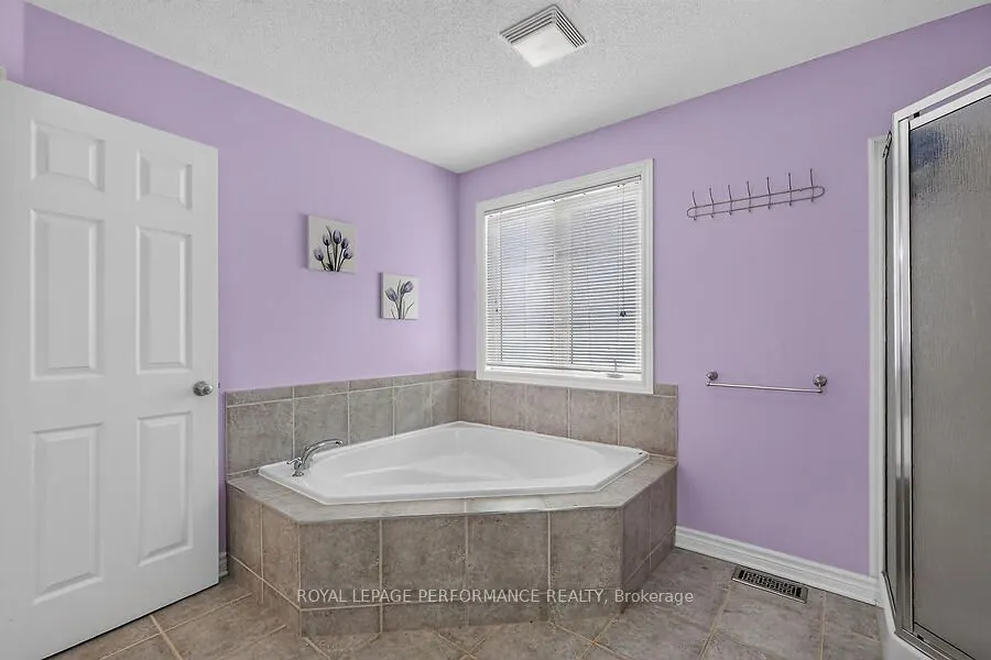 266 Mica Crescent W