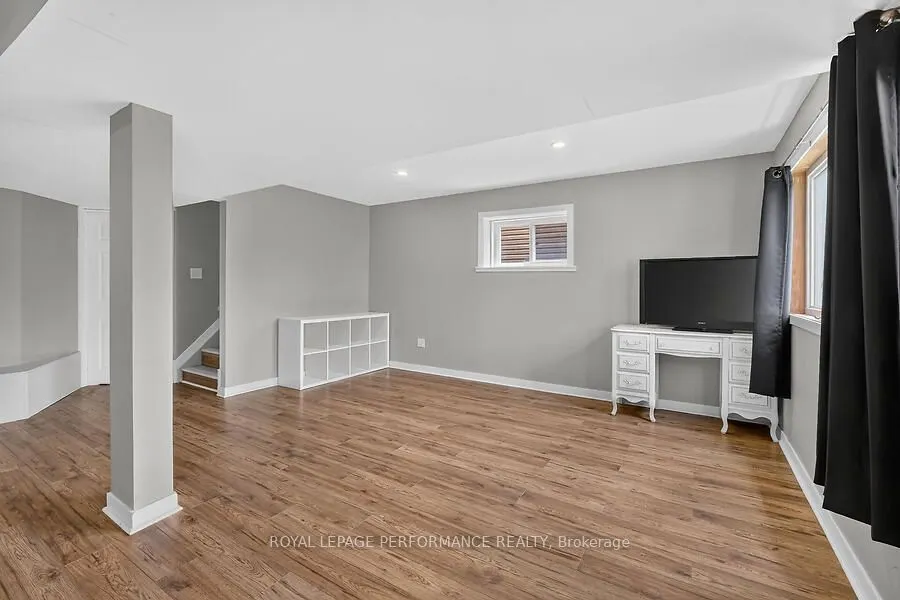 266 Mica Crescent W