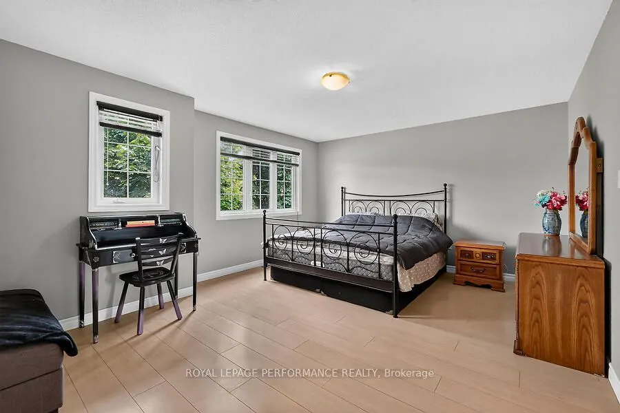 266 Mica Crescent W