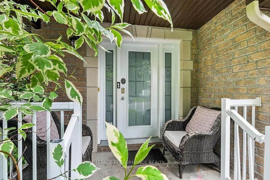 266 Mica Crescent W