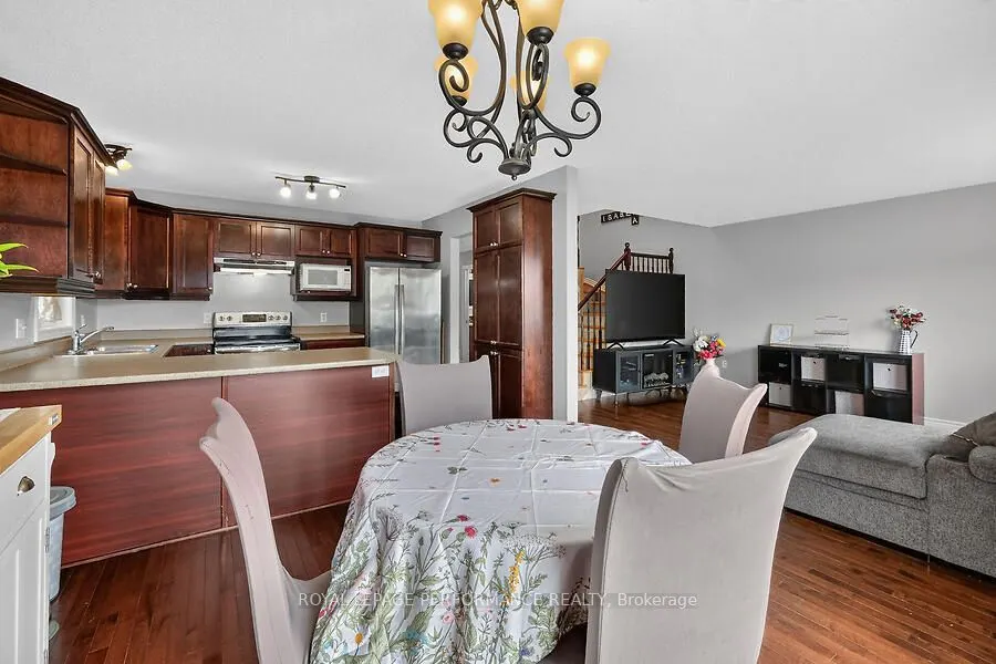 266 Mica Crescent W