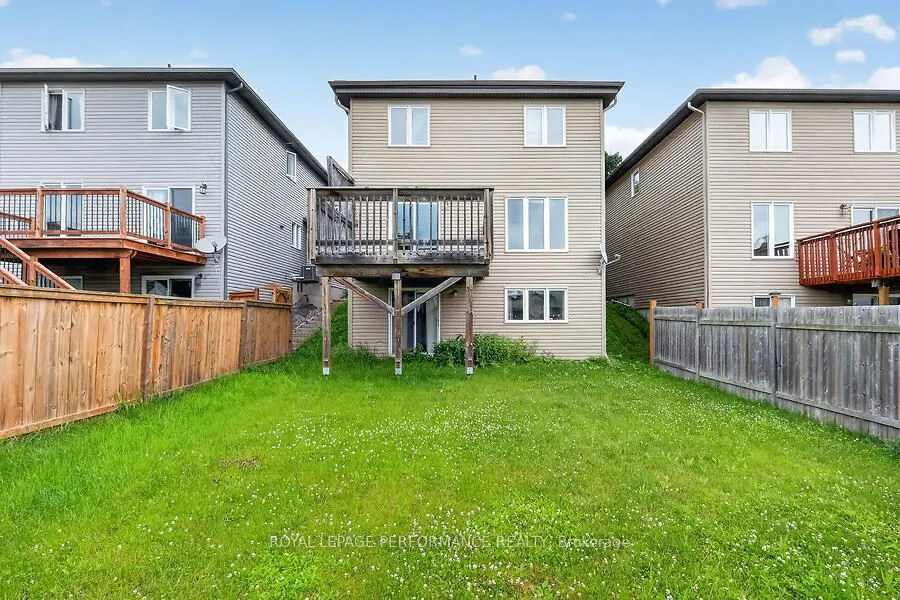266 Mica Crescent W