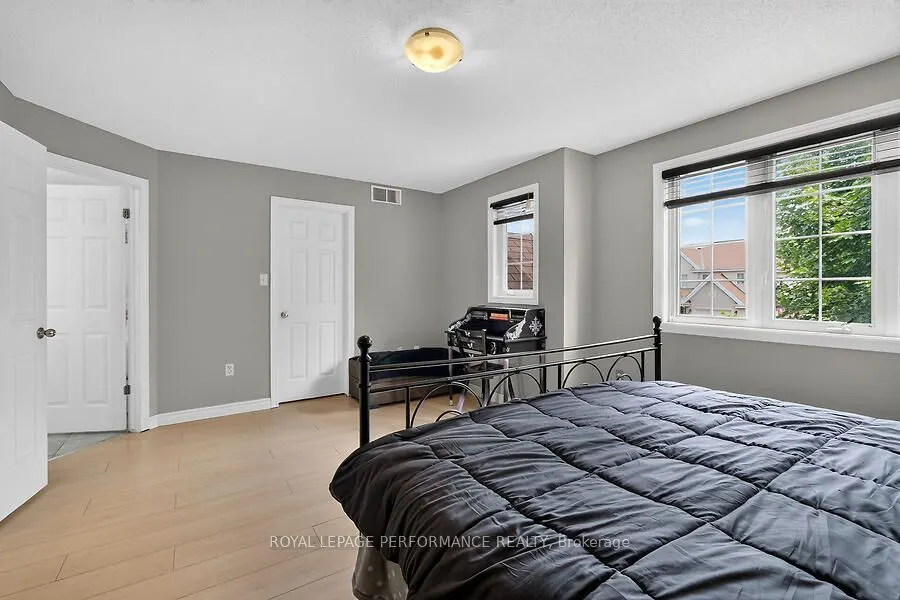 266 Mica Crescent W