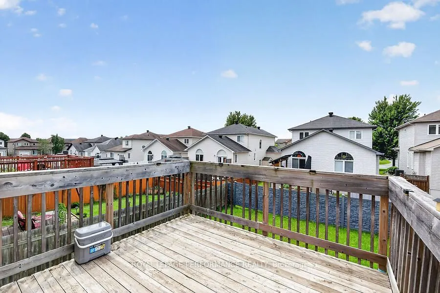 266 Mica Crescent W