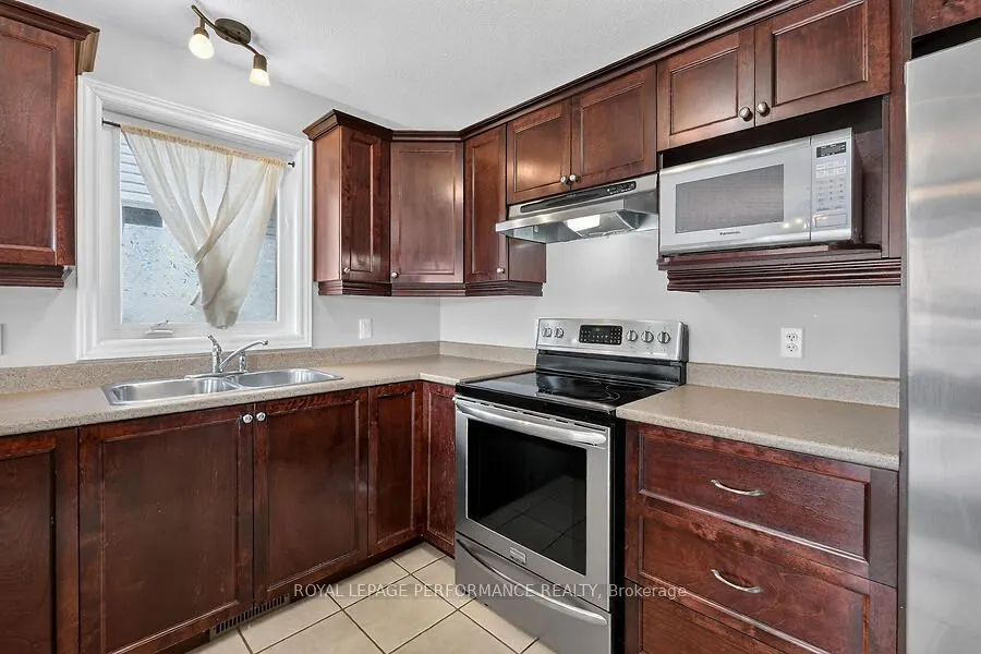 266 Mica Crescent W
