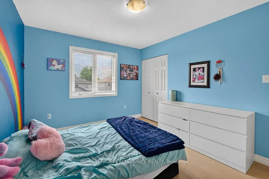266 Mica Crescent W