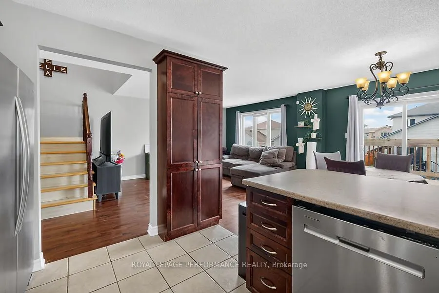 266 Mica Crescent W