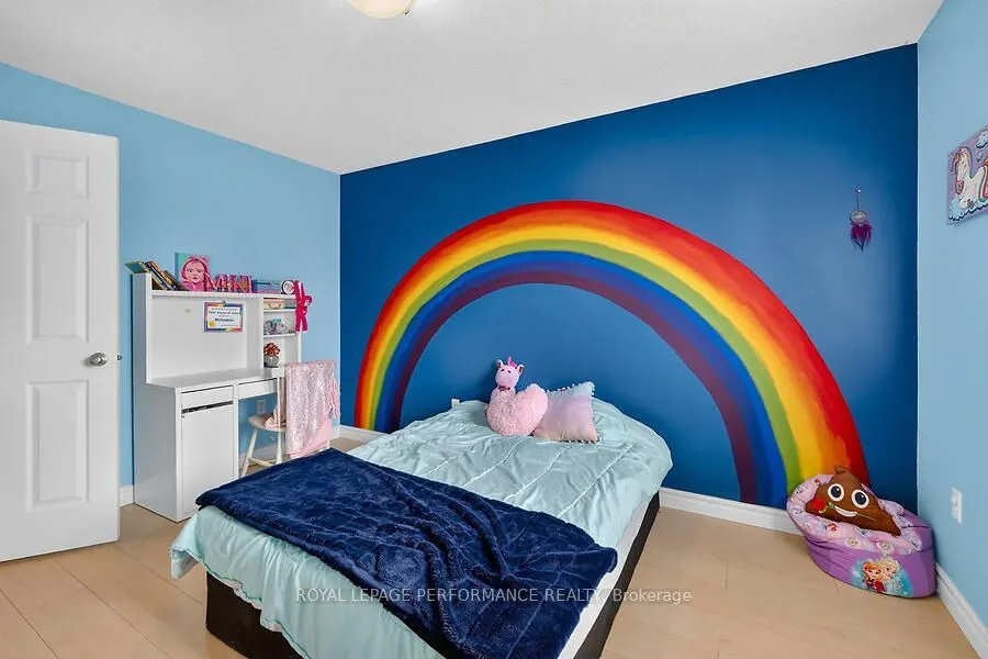 266 Mica Crescent W