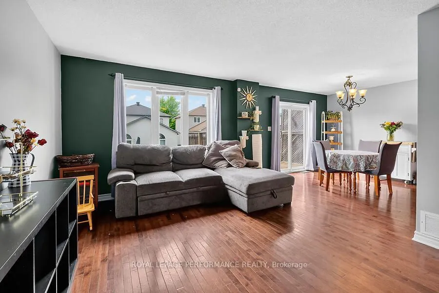 266 Mica Crescent W
