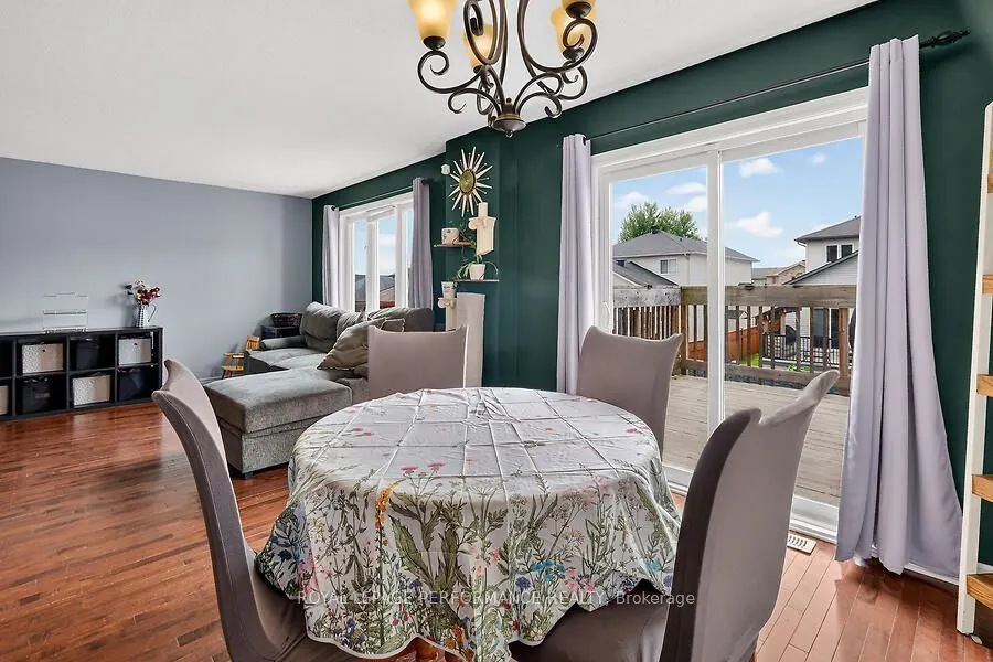 266 Mica Crescent W