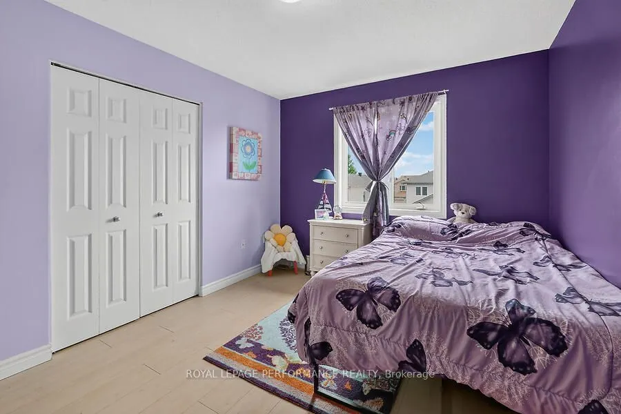 266 Mica Crescent W