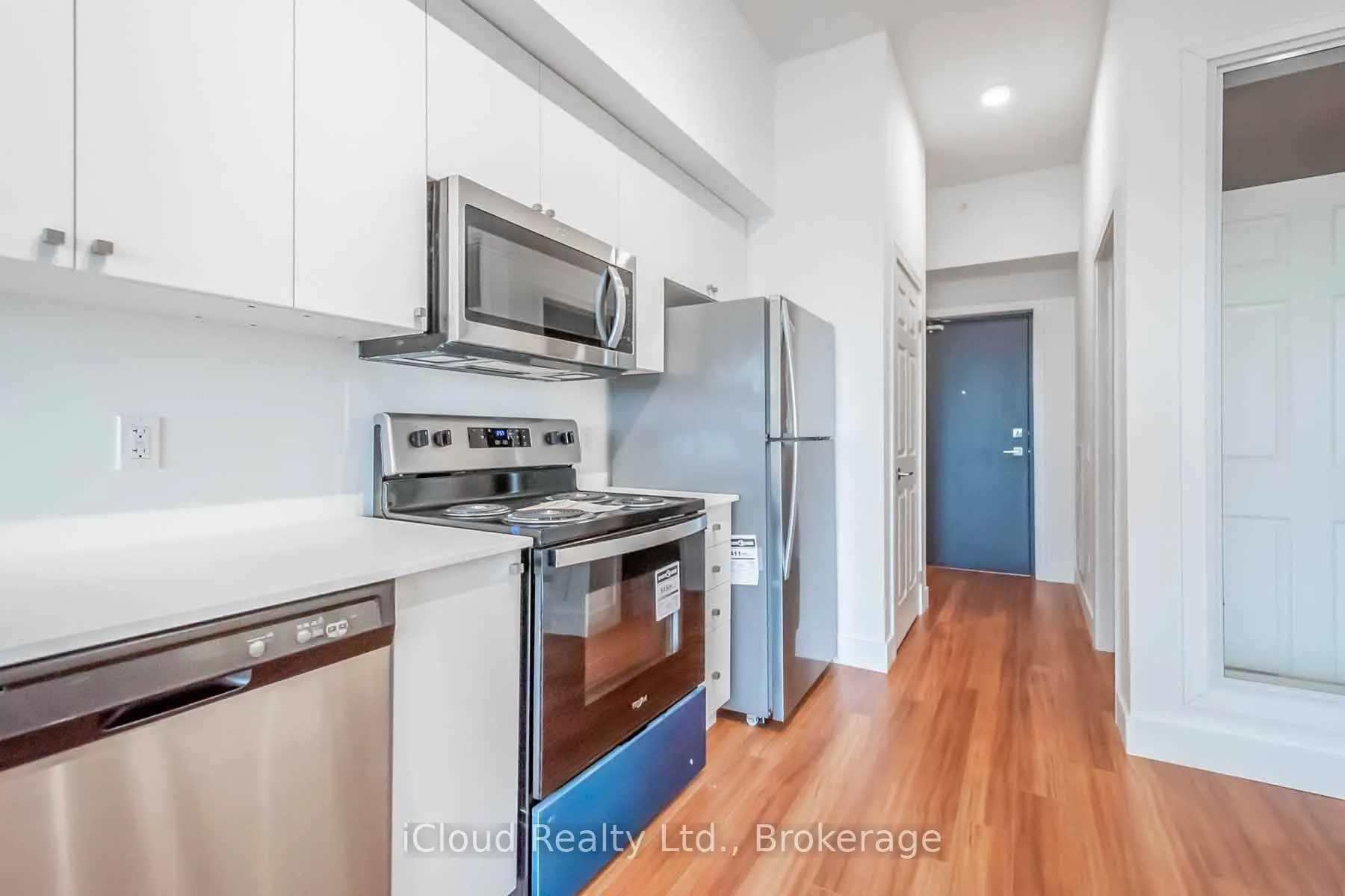 1 Wellington Street #806