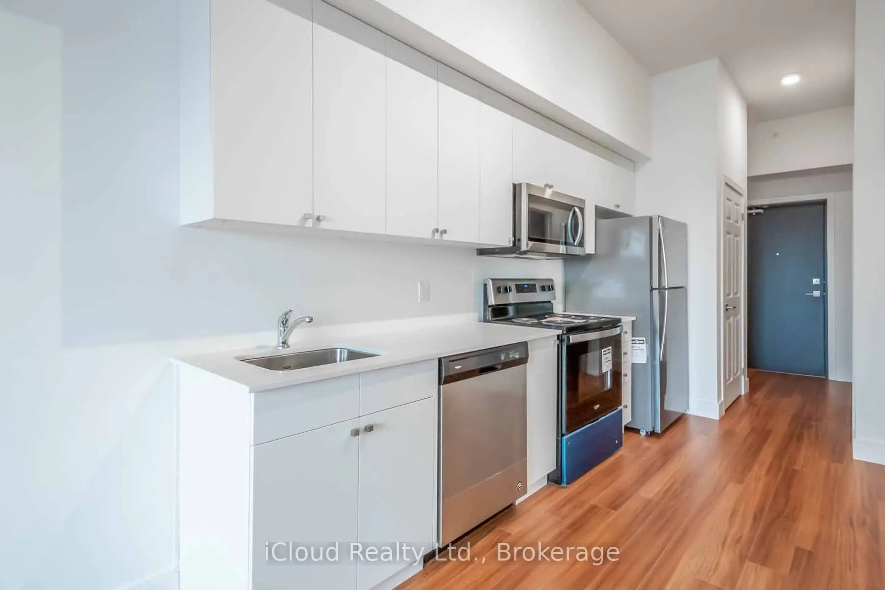 1 Wellington Street #806