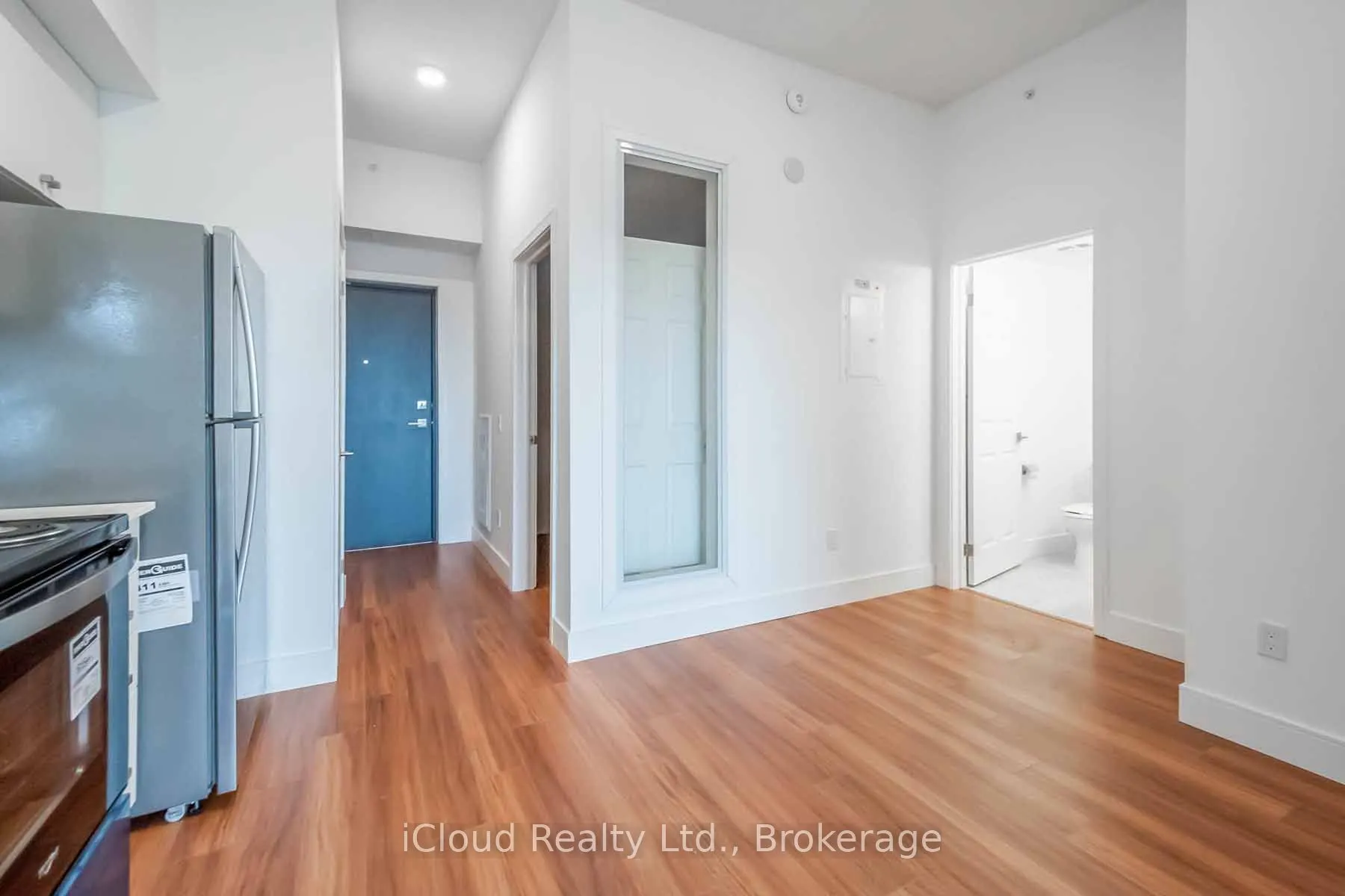 1 Wellington Street #806
