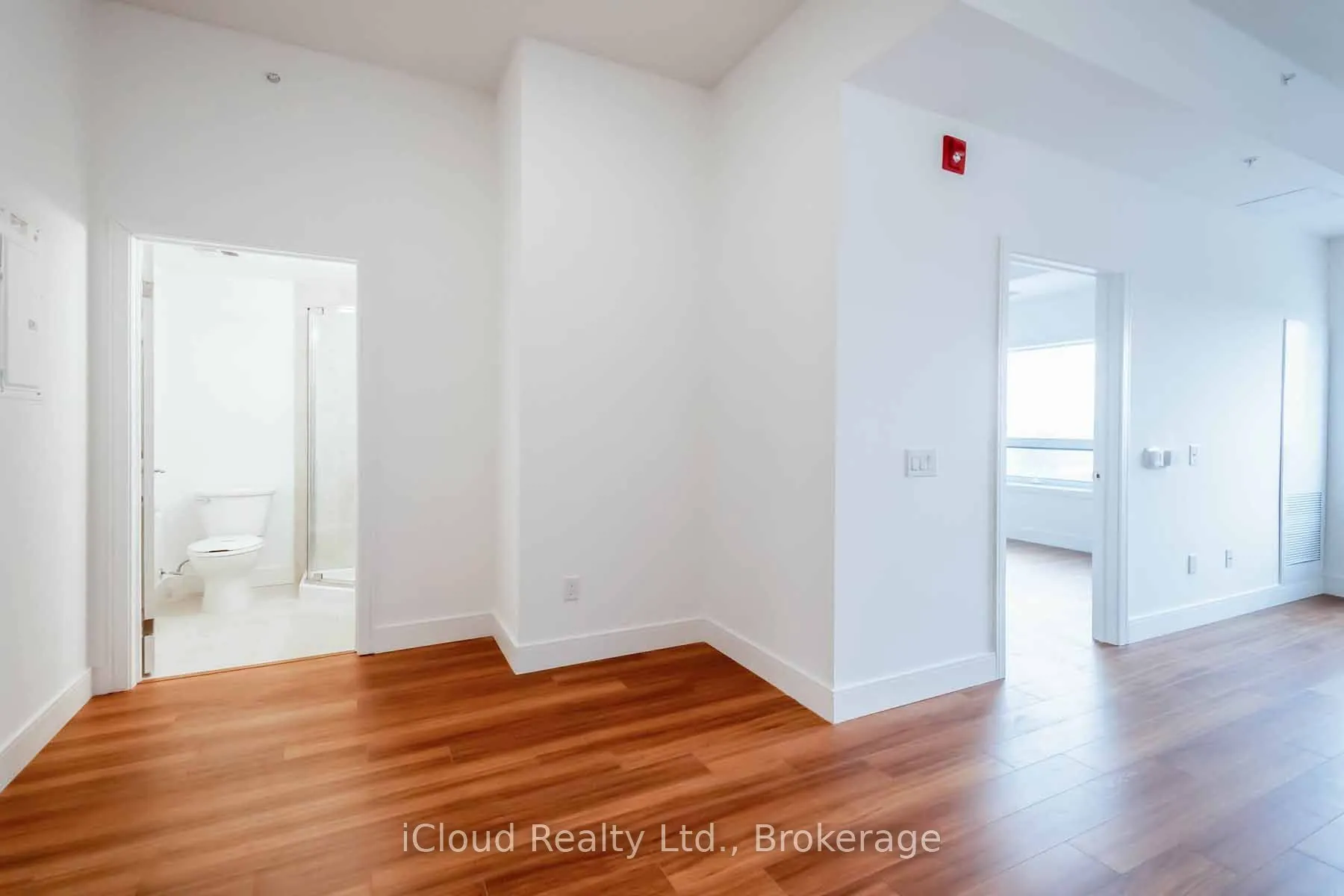 1 Wellington Street #806