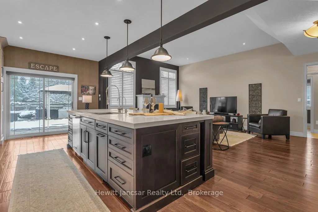 211 Terrace Wood Crescent