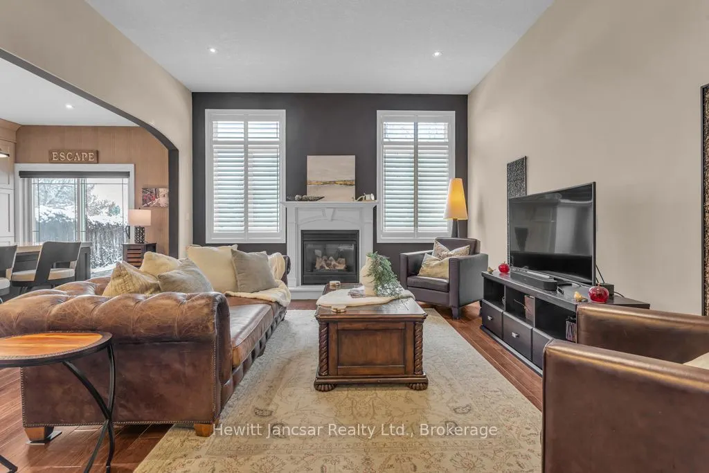211 Terrace Wood Crescent