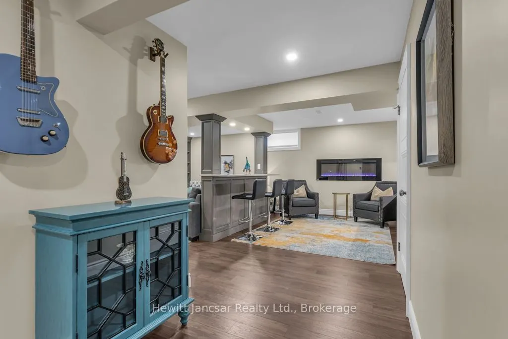 211 Terrace Wood Crescent
