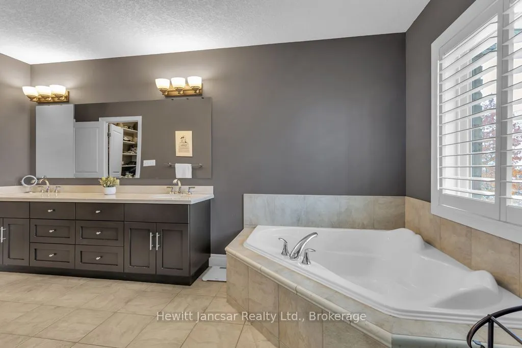 211 Terrace Wood Crescent